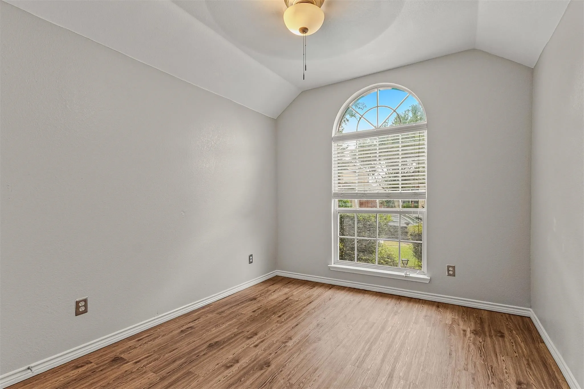 Single Family Residence For Rent in Dallas County , 7413 Providence Drive, Rowlett, Texas 75089, 3 Bedroom, 3 Bathroom, 2 Garage spaces, 2,454 Sqft, built in 2005, mls#21399799, Real Estate Agent in Rowlett, Homes For Rent in Dallas county, Homes For Rent in Rowlett, Realtor in Rowlett Texas, Real Estate Brokerage Independent Realty Texas, Luminita Cordes Realtor
