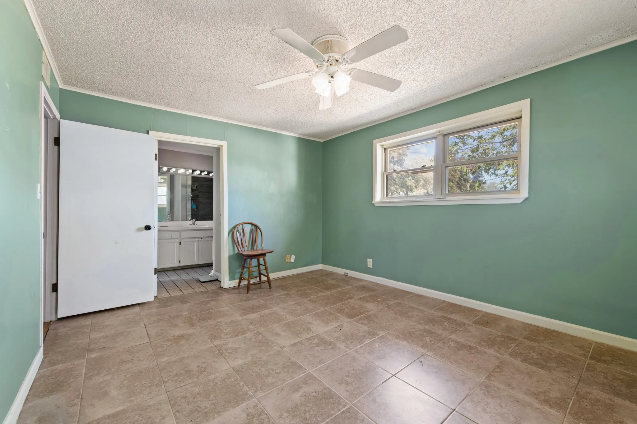 Single Family Residence For Sale in Jack County , 515 E Belknap Street, Jacksboro, Texas 76458, 3 Bedroom, 2 Bathroom, 2 Garage spaces, 1,896 Sqft, built in 1975, mls#21399823, Real Estate Agent in Jacksboro, Homes For Sale in Jack county, Homes For Sale in Jacksboro, Realtor in Jacksboro Texas, Real Estate Brokerage Independent Realty Texas, Luminita Cordes Realtor