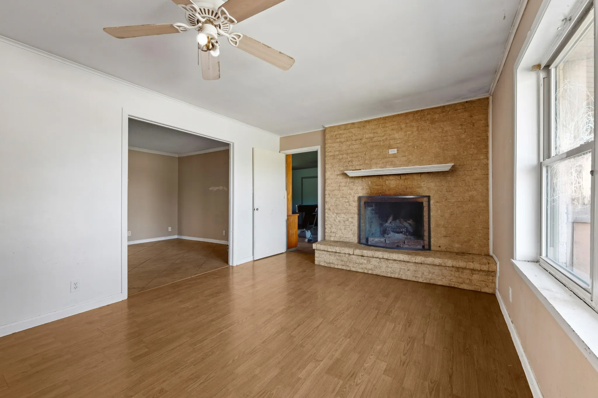 Single Family Residence For Sale in Jack County , 515 E Belknap Street, Jacksboro, Texas 76458, 3 Bedroom, 2 Bathroom, 2 Garage spaces, 1,896 Sqft, built in 1975, mls#21399823, Real Estate Agent in Jacksboro, Homes For Sale in Jack county, Homes For Sale in Jacksboro, Realtor in Jacksboro Texas, Real Estate Brokerage Independent Realty Texas, Luminita Cordes Realtor