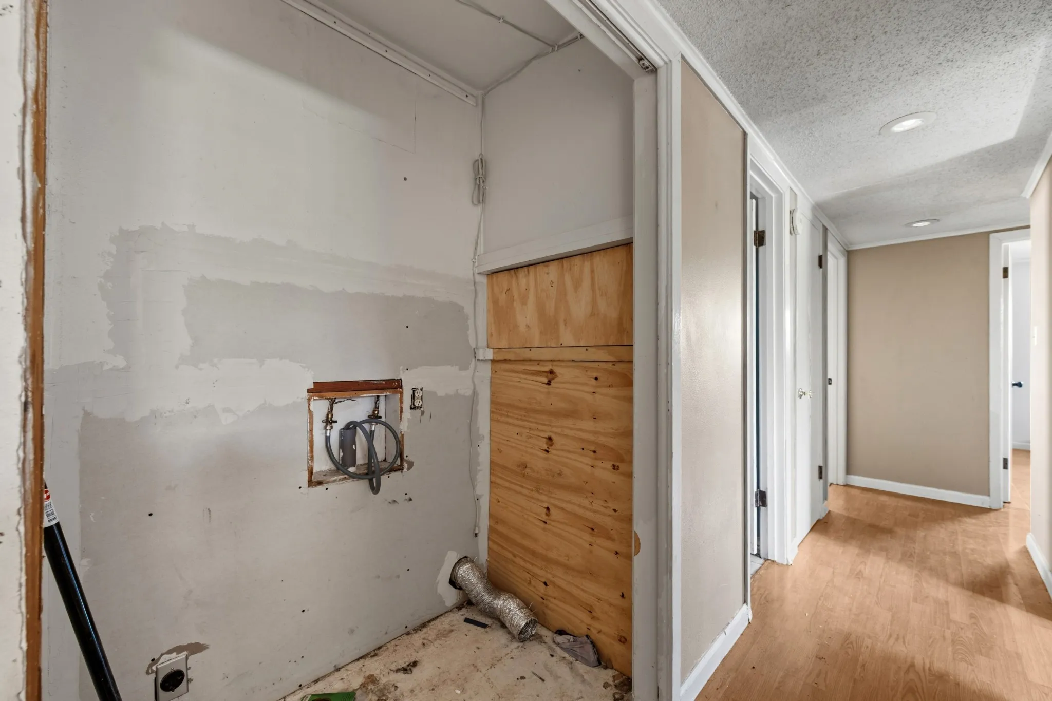 Single Family Residence For Sale in Jack County , 515 E Belknap Street, Jacksboro, Texas 76458, 3 Bedroom, 2 Bathroom, 2 Garage spaces, 1,896 Sqft, built in 1975, mls#21399823, Real Estate Agent in Jacksboro, Homes For Sale in Jack county, Homes For Sale in Jacksboro, Realtor in Jacksboro Texas, Real Estate Brokerage Independent Realty Texas, Luminita Cordes Realtor