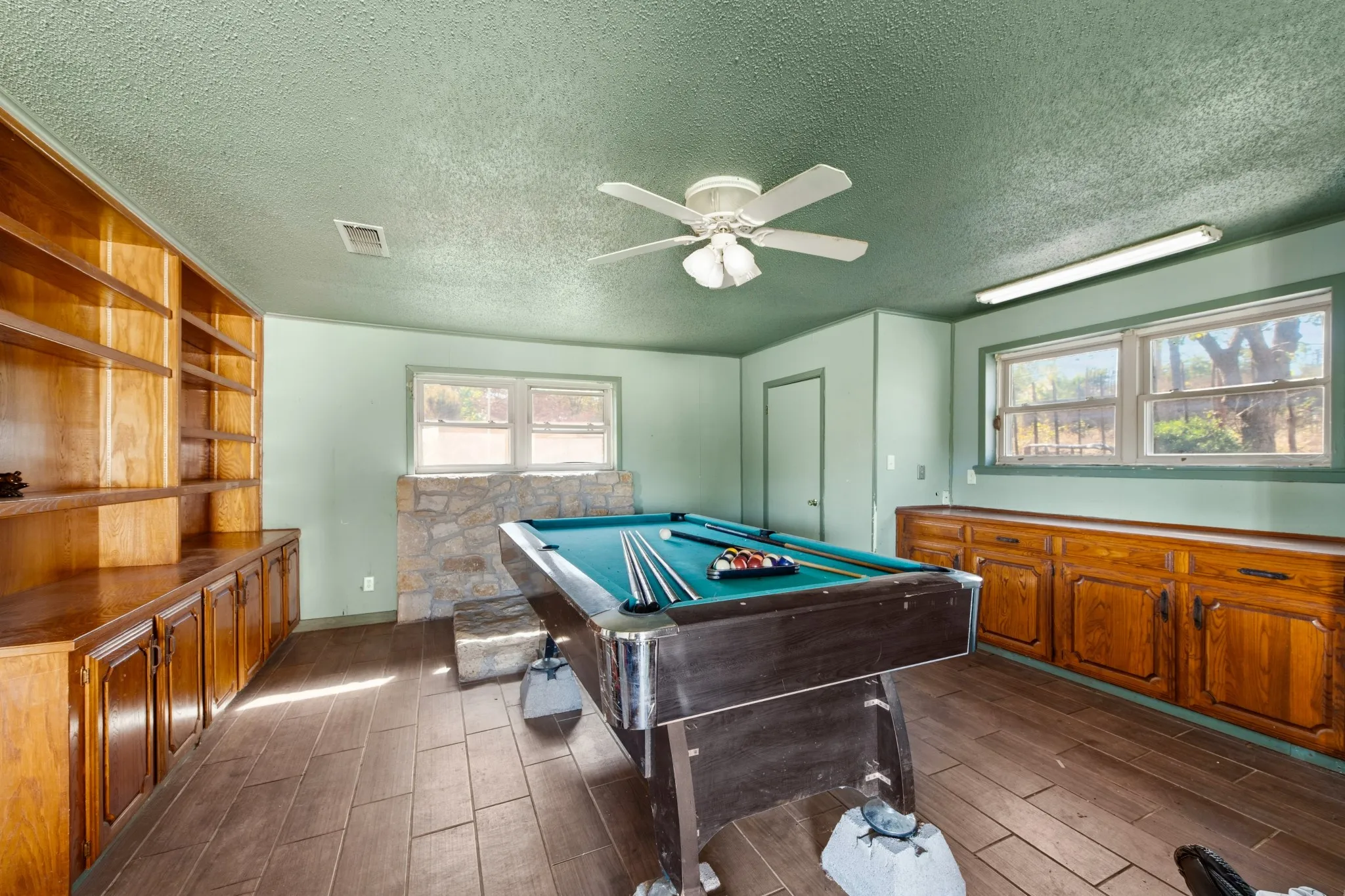 Single Family Residence For Sale in Jack County , 515 E Belknap Street, Jacksboro, Texas 76458, 3 Bedroom, 2 Bathroom, 2 Garage spaces, 1,896 Sqft, built in 1975, mls#21399823, Real Estate Agent in Jacksboro, Homes For Sale in Jack county, Homes For Sale in Jacksboro, Realtor in Jacksboro Texas, Real Estate Brokerage Independent Realty Texas, Luminita Cordes Realtor