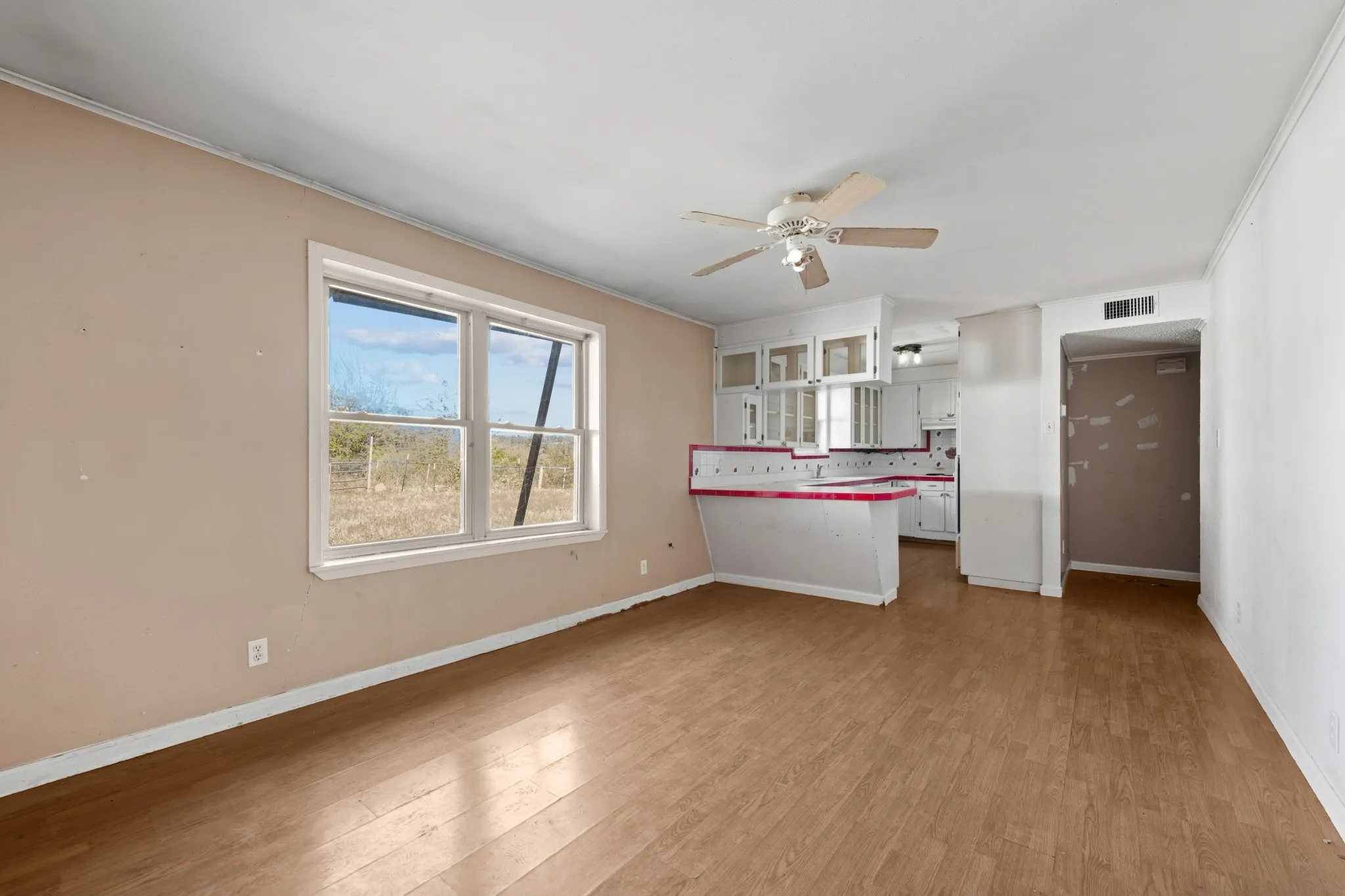 Single Family Residence For Sale in Jack County , 515 E Belknap Street, Jacksboro, Texas 76458, 3 Bedroom, 2 Bathroom, 2 Garage spaces, 1,896 Sqft, built in 1975, mls#21399823, Real Estate Agent in Jacksboro, Homes For Sale in Jack county, Homes For Sale in Jacksboro, Realtor in Jacksboro Texas, Real Estate Brokerage Independent Realty Texas, Luminita Cordes Realtor