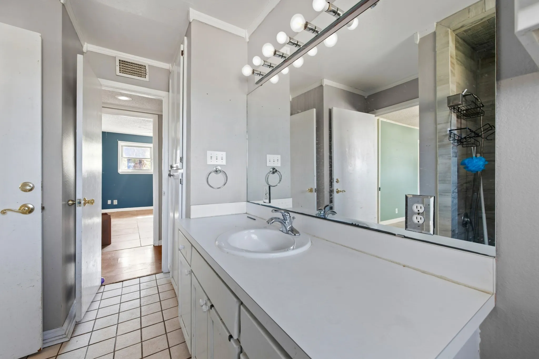 Single Family Residence For Sale in Jack County , 515 E Belknap Street, Jacksboro, Texas 76458, 3 Bedroom, 2 Bathroom, 2 Garage spaces, 1,896 Sqft, built in 1975, mls#21399823, Real Estate Agent in Jacksboro, Homes For Sale in Jack county, Homes For Sale in Jacksboro, Realtor in Jacksboro Texas, Real Estate Brokerage Independent Realty Texas, Luminita Cordes Realtor
