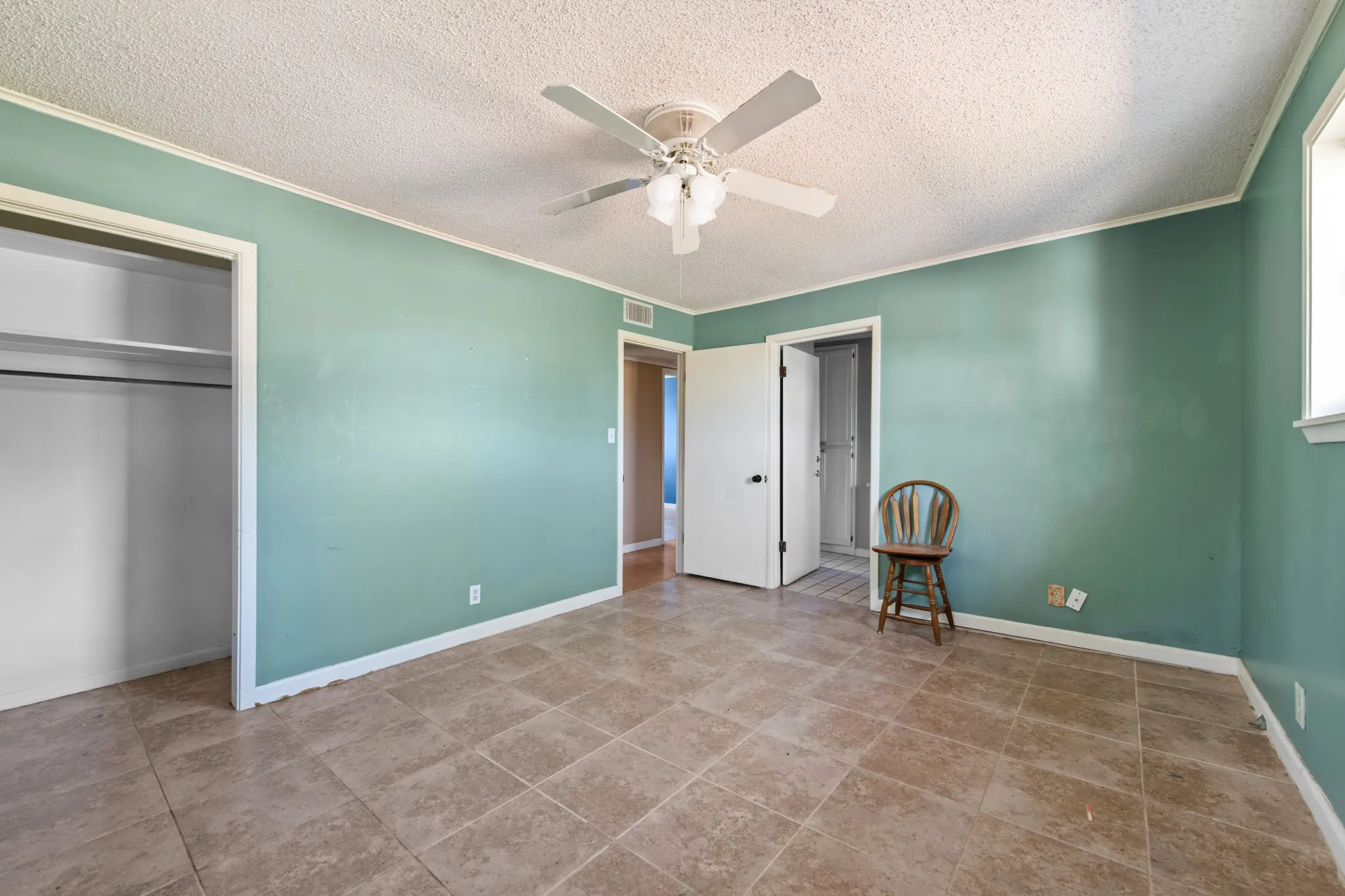 Single Family Residence For Sale in Jack County , 515 E Belknap Street, Jacksboro, Texas 76458, 3 Bedroom, 2 Bathroom, 2 Garage spaces, 1,896 Sqft, built in 1975, mls#21399823, Real Estate Agent in Jacksboro, Homes For Sale in Jack county, Homes For Sale in Jacksboro, Realtor in Jacksboro Texas, Real Estate Brokerage Independent Realty Texas, Luminita Cordes Realtor