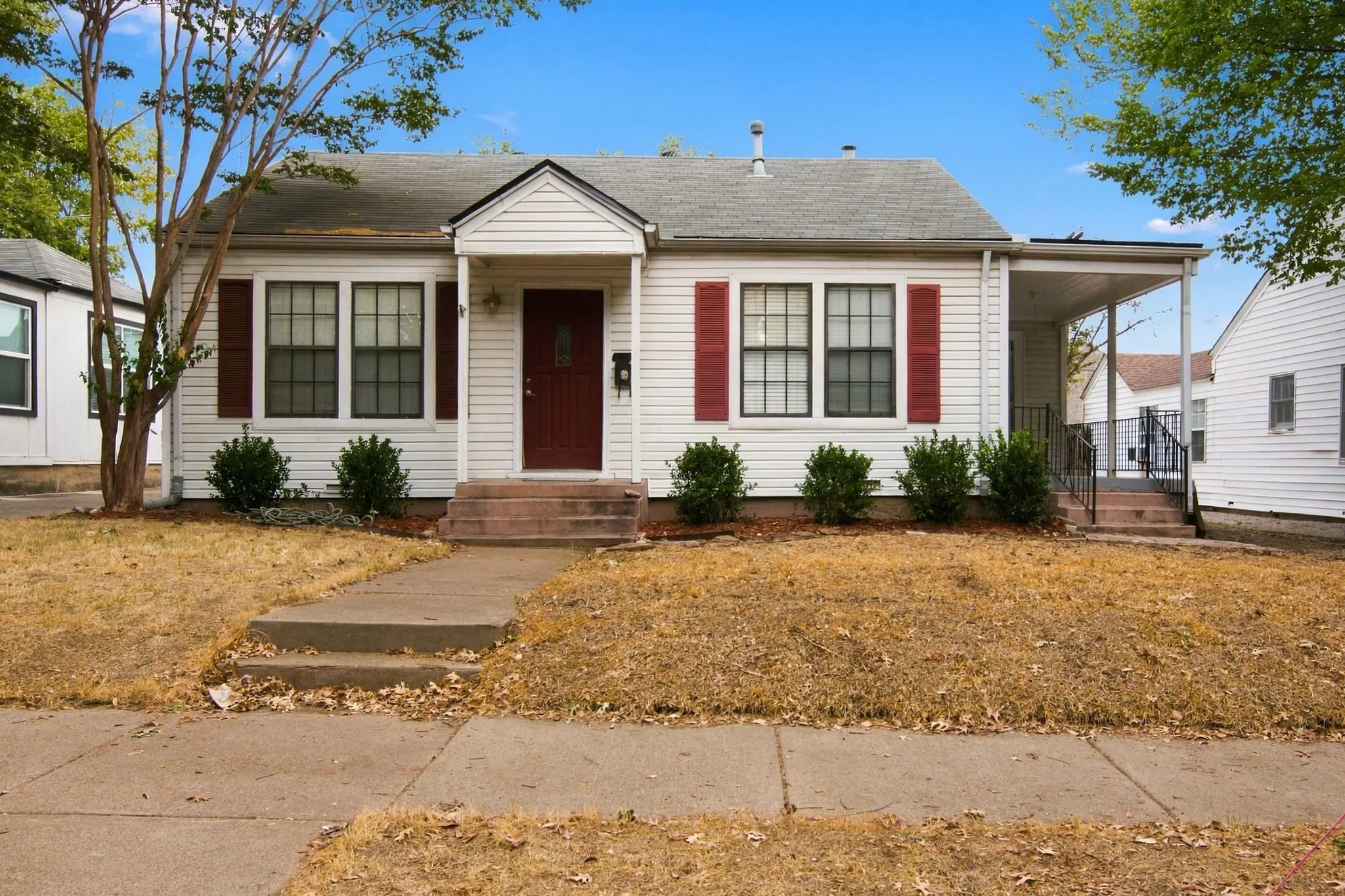 Single Family Residence For Rent in Tarrant County , 3804 Birchman Avenue, Fort Worth, Texas 76107, 2 Bedroom, 1 Bathroom, Garage spaces, 864 Sqft, built in 1939, mls#21399610, Real Estate Agent in Fort Worth, Homes For Rent in Tarrant county, Homes For Rent in Fort Worth, Realtor in Fort Worth Texas, Real Estate Brokerage Independent Realty Texas, Luminita Cordes Realtor
