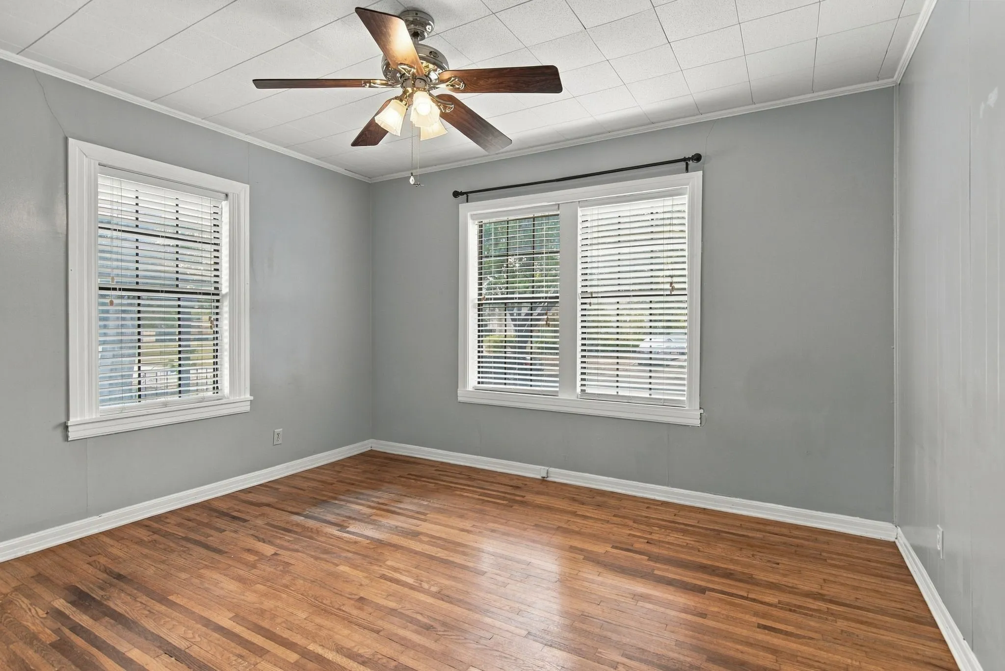 Single Family Residence For Rent in Tarrant County , 3804 Birchman Avenue, Fort Worth, Texas 76107, 2 Bedroom, 1 Bathroom, Garage spaces, 864 Sqft, built in 1939, mls#21399610, Real Estate Agent in Fort Worth, Homes For Rent in Tarrant county, Homes For Rent in Fort Worth, Realtor in Fort Worth Texas, Real Estate Brokerage Independent Realty Texas, Luminita Cordes Realtor