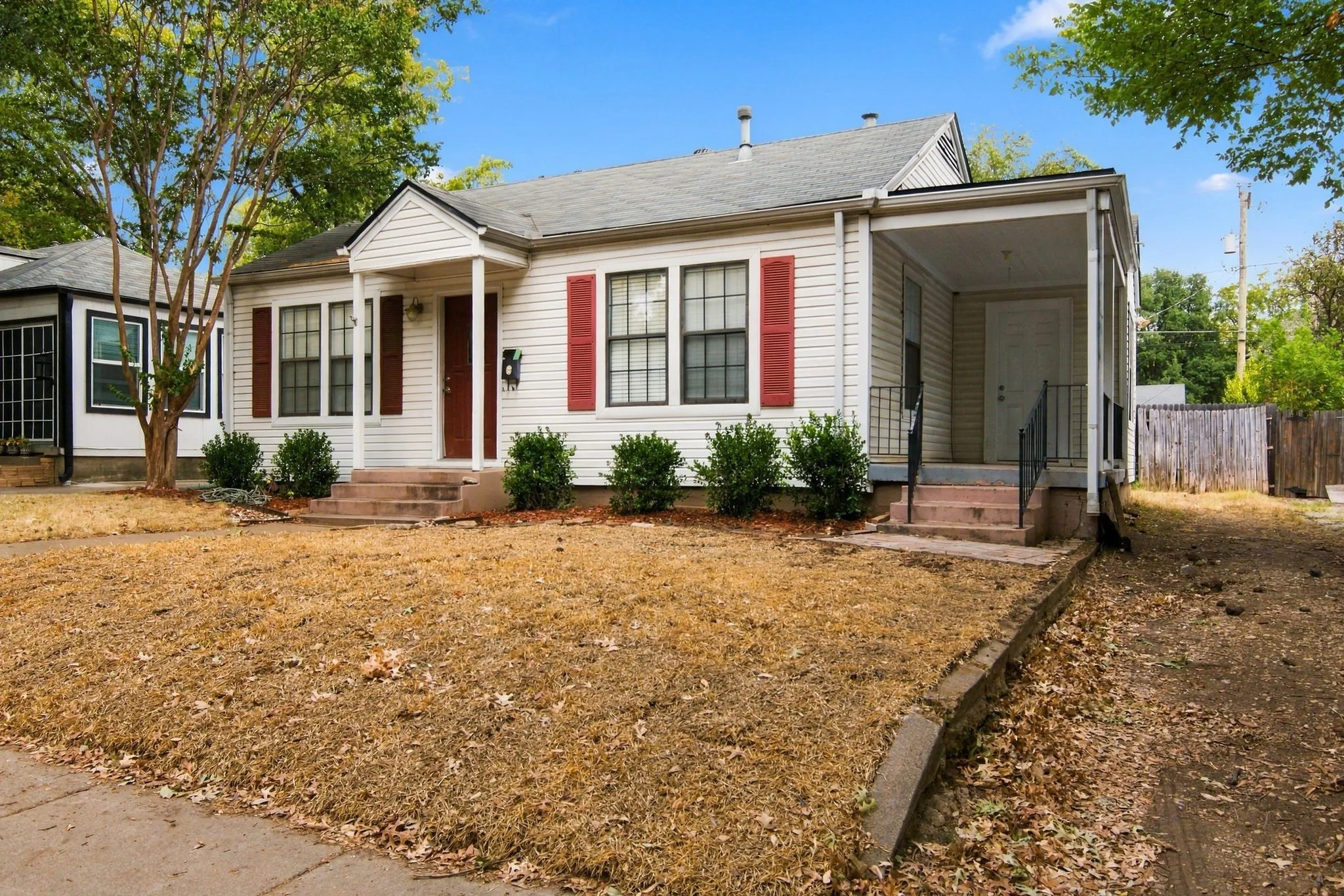 Single Family Residence For Rent in Tarrant County , 3804 Birchman Avenue, Fort Worth, Texas 76107, 2 Bedroom, 1 Bathroom, Garage spaces, 864 Sqft, built in 1939, mls#21399610, Real Estate Agent in Fort Worth, Homes For Rent in Tarrant county, Homes For Rent in Fort Worth, Realtor in Fort Worth Texas, Real Estate Brokerage Independent Realty Texas, Luminita Cordes Realtor