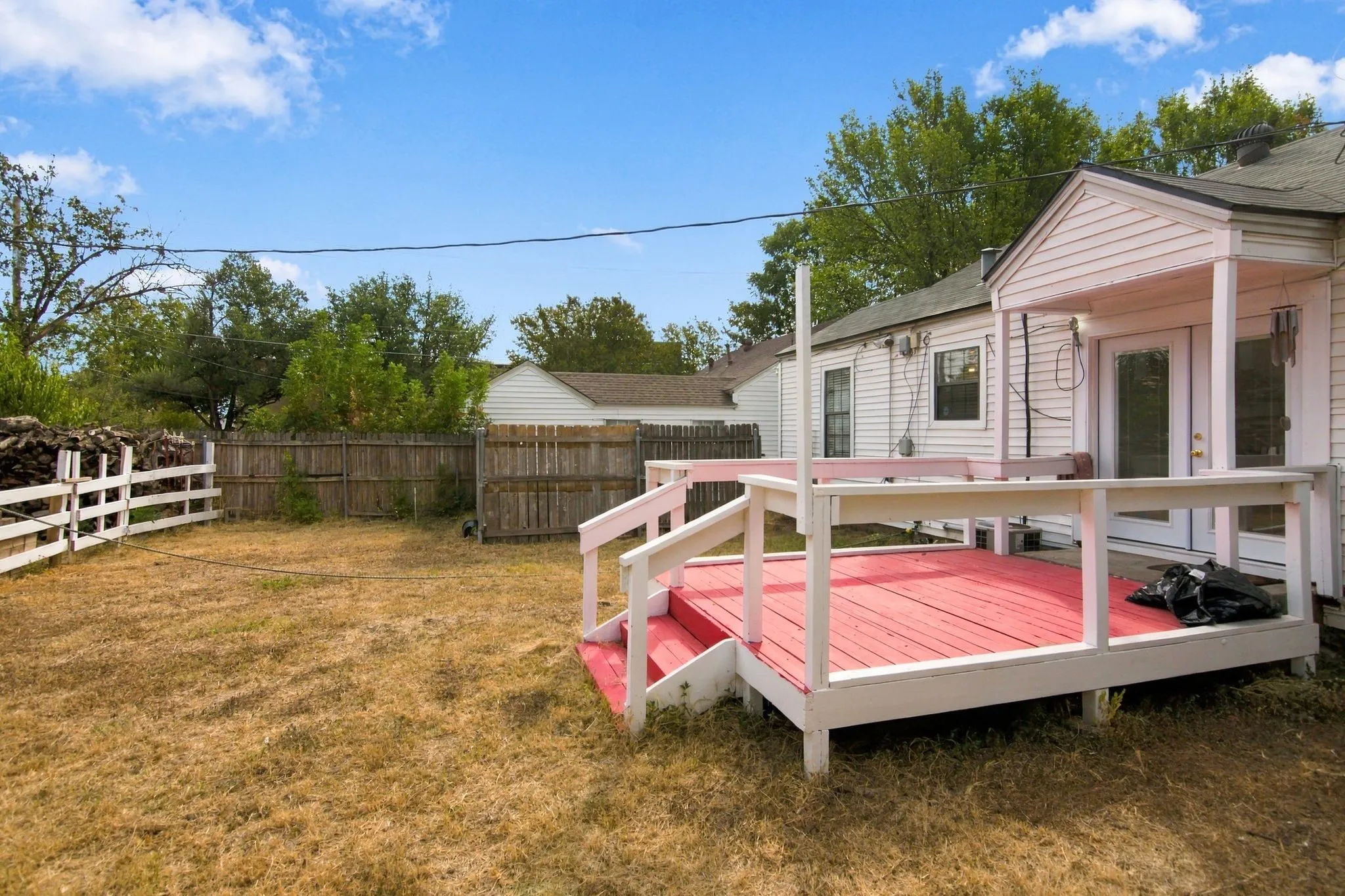 Single Family Residence For Rent in Tarrant County , 3804 Birchman Avenue, Fort Worth, Texas 76107, 2 Bedroom, 1 Bathroom, Garage spaces, 864 Sqft, built in 1939, mls#21399610, Real Estate Agent in Fort Worth, Homes For Rent in Tarrant county, Homes For Rent in Fort Worth, Realtor in Fort Worth Texas, Real Estate Brokerage Independent Realty Texas, Luminita Cordes Realtor