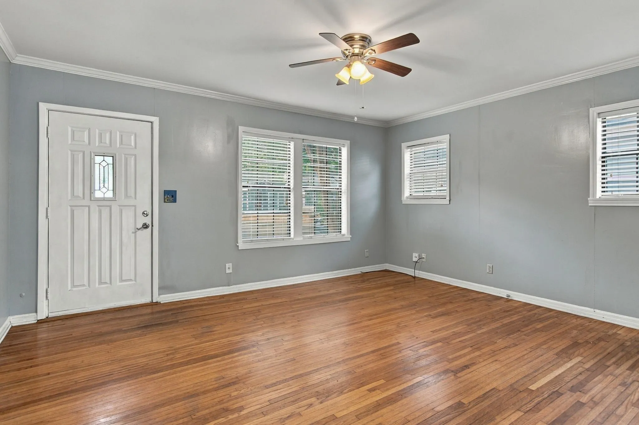 Single Family Residence For Rent in Tarrant County , 3804 Birchman Avenue, Fort Worth, Texas 76107, 2 Bedroom, 1 Bathroom, Garage spaces, 864 Sqft, built in 1939, mls#21399610, Real Estate Agent in Fort Worth, Homes For Rent in Tarrant county, Homes For Rent in Fort Worth, Realtor in Fort Worth Texas, Real Estate Brokerage Independent Realty Texas, Luminita Cordes Realtor