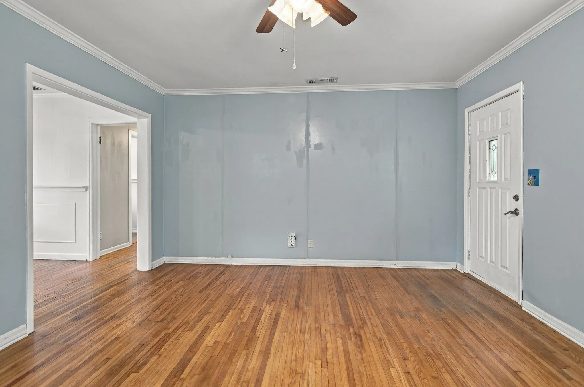 Single Family Residence For Rent in Tarrant County , 3804 Birchman Avenue, Fort Worth, Texas 76107, 2 Bedroom, 1 Bathroom, Garage spaces, 864 Sqft, built in 1939, mls#21399610, Real Estate Agent in Fort Worth, Homes For Rent in Tarrant county, Homes For Rent in Fort Worth, Realtor in Fort Worth Texas, Real Estate Brokerage Independent Realty Texas, Luminita Cordes Realtor