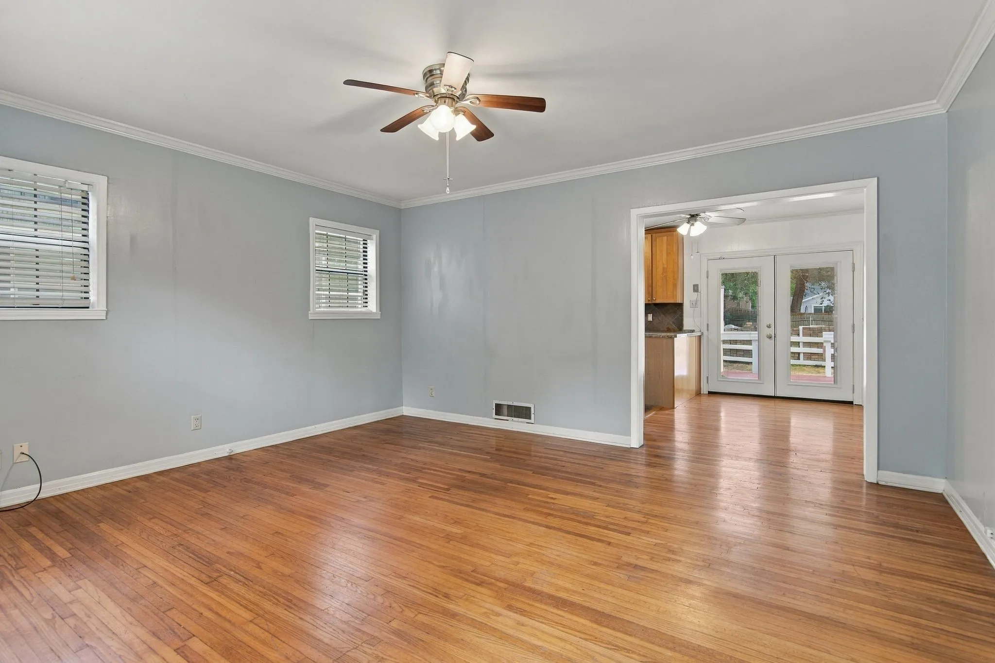 Single Family Residence For Rent in Tarrant County , 3804 Birchman Avenue, Fort Worth, Texas 76107, 2 Bedroom, 1 Bathroom, Garage spaces, 864 Sqft, built in 1939, mls#21399610, Real Estate Agent in Fort Worth, Homes For Rent in Tarrant county, Homes For Rent in Fort Worth, Realtor in Fort Worth Texas, Real Estate Brokerage Independent Realty Texas, Luminita Cordes Realtor