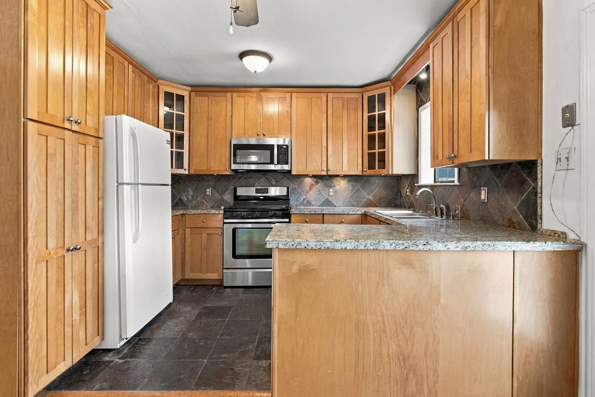 Single Family Residence For Rent in Tarrant County , 3804 Birchman Avenue, Fort Worth, Texas 76107, 2 Bedroom, 1 Bathroom, Garage spaces, 864 Sqft, built in 1939, mls#21399610, Real Estate Agent in Fort Worth, Homes For Rent in Tarrant county, Homes For Rent in Fort Worth, Realtor in Fort Worth Texas, Real Estate Brokerage Independent Realty Texas, Luminita Cordes Realtor
