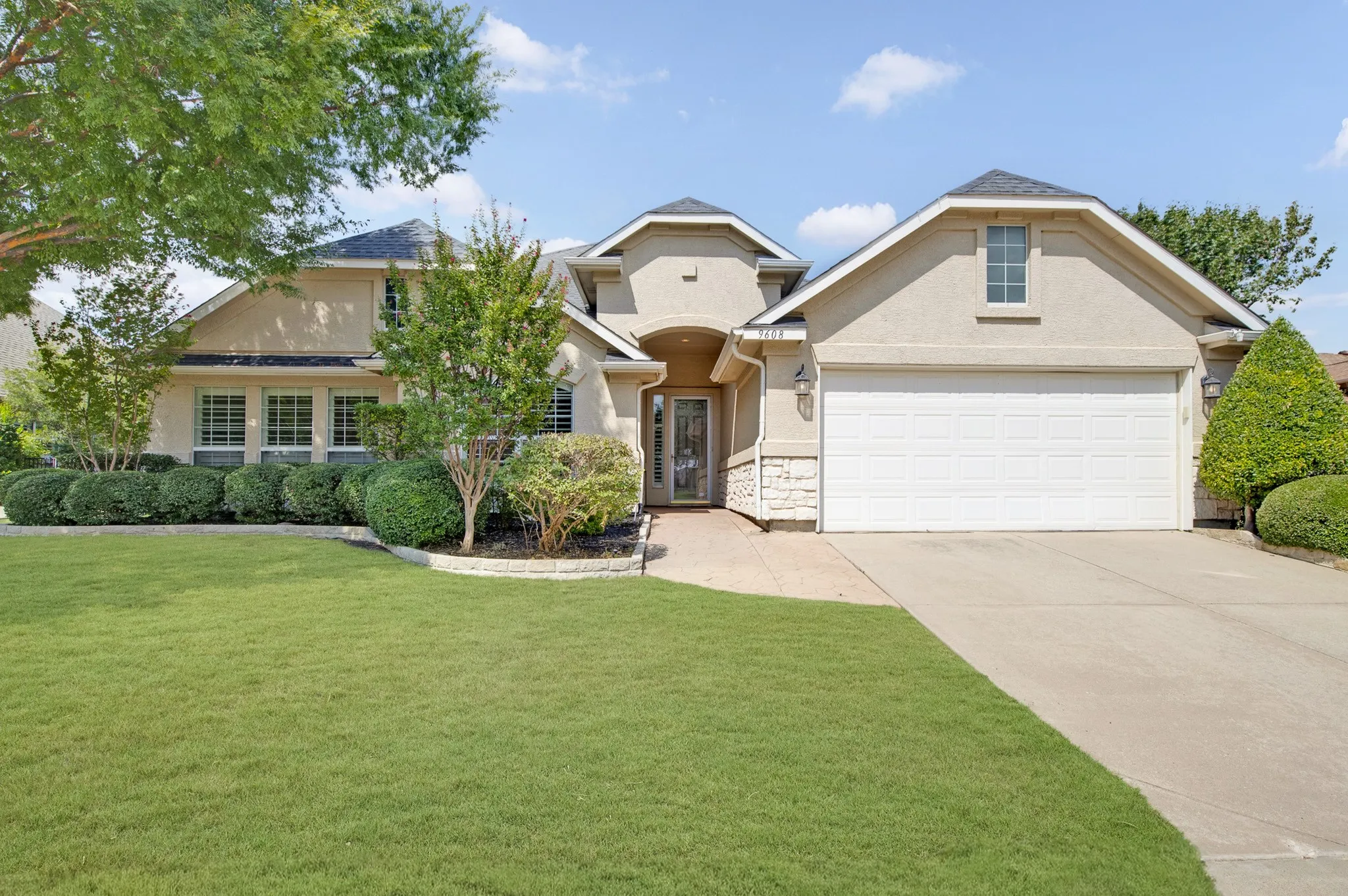 Single Family Residence For Sale in Denton County , 9608 Grandview Drive, Denton, Texas 76207, 2 Bedroom, 2 Bathroom, 2 Garage spaces, 2,131 Sqft, built in 2003, mls#21399509, Real Estate Agent in Denton, Homes For Sale in Denton county, Homes For Sale in Denton, Realtor in Denton Texas, Real Estate Brokerage Independent Realty Texas, Luminita Cordes Realtor