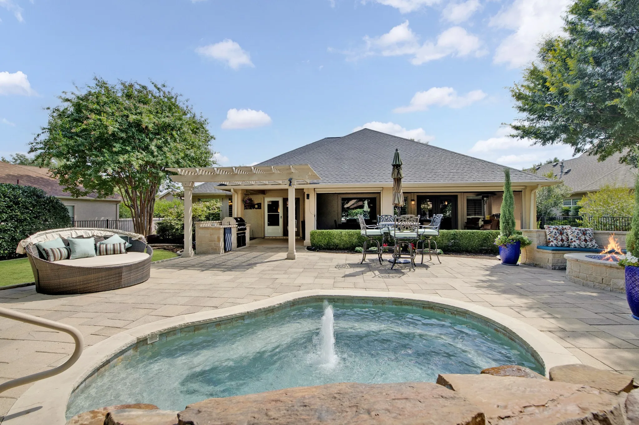 Single Family Residence For Sale in Denton County , 9608 Grandview Drive, Denton, Texas 76207, 2 Bedroom, 2 Bathroom, 2 Garage spaces, 2,131 Sqft, built in 2003, mls#21399509, Real Estate Agent in Denton, Homes For Sale in Denton county, Homes For Sale in Denton, Realtor in Denton Texas, Real Estate Brokerage Independent Realty Texas, Luminita Cordes Realtor