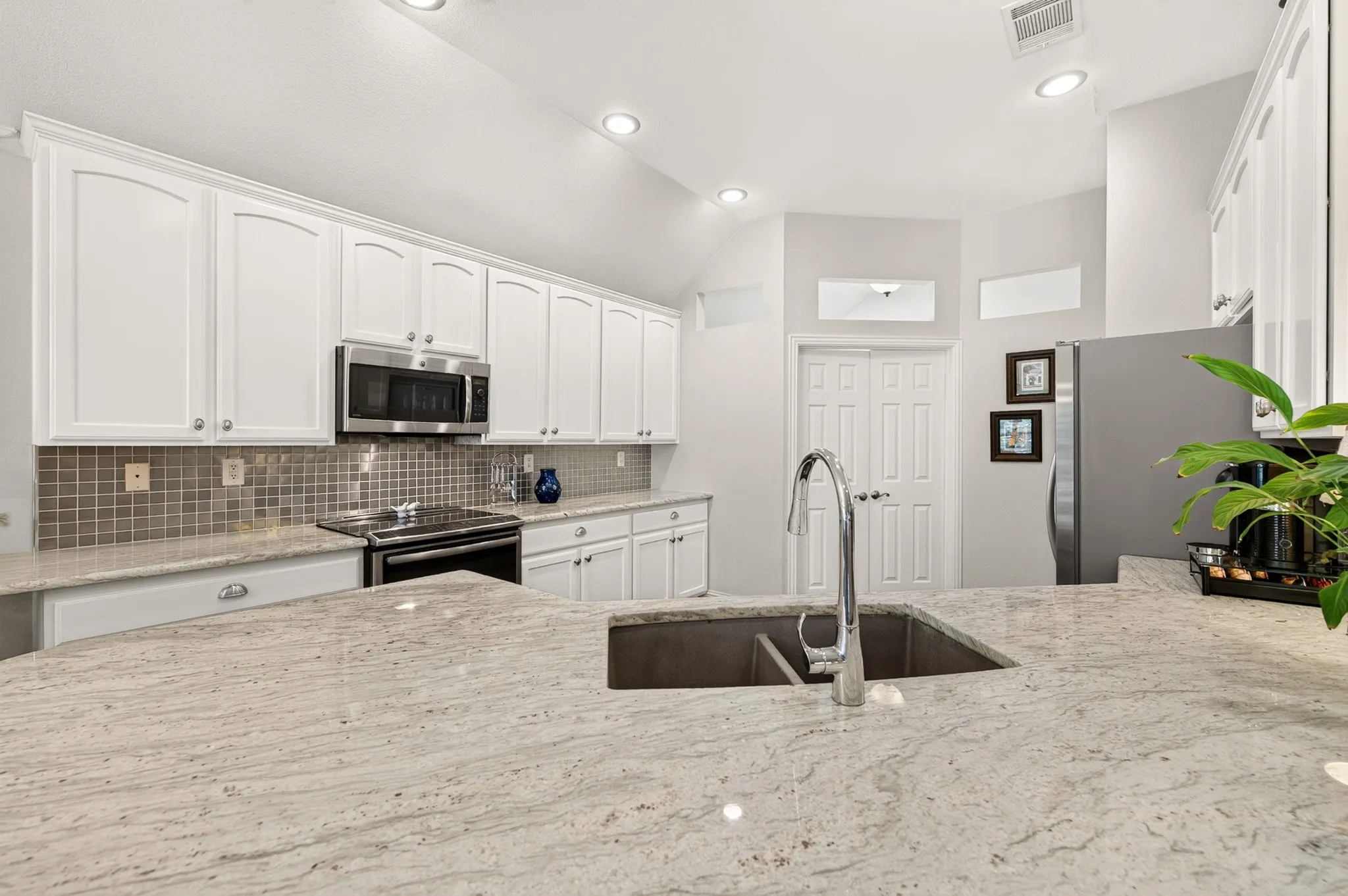 Single Family Residence For Sale in Denton County , 9608 Grandview Drive, Denton, Texas 76207, 2 Bedroom, 2 Bathroom, 2 Garage spaces, 2,131 Sqft, built in 2003, mls#21399509, Real Estate Agent in Denton, Homes For Sale in Denton county, Homes For Sale in Denton, Realtor in Denton Texas, Real Estate Brokerage Independent Realty Texas, Luminita Cordes Realtor