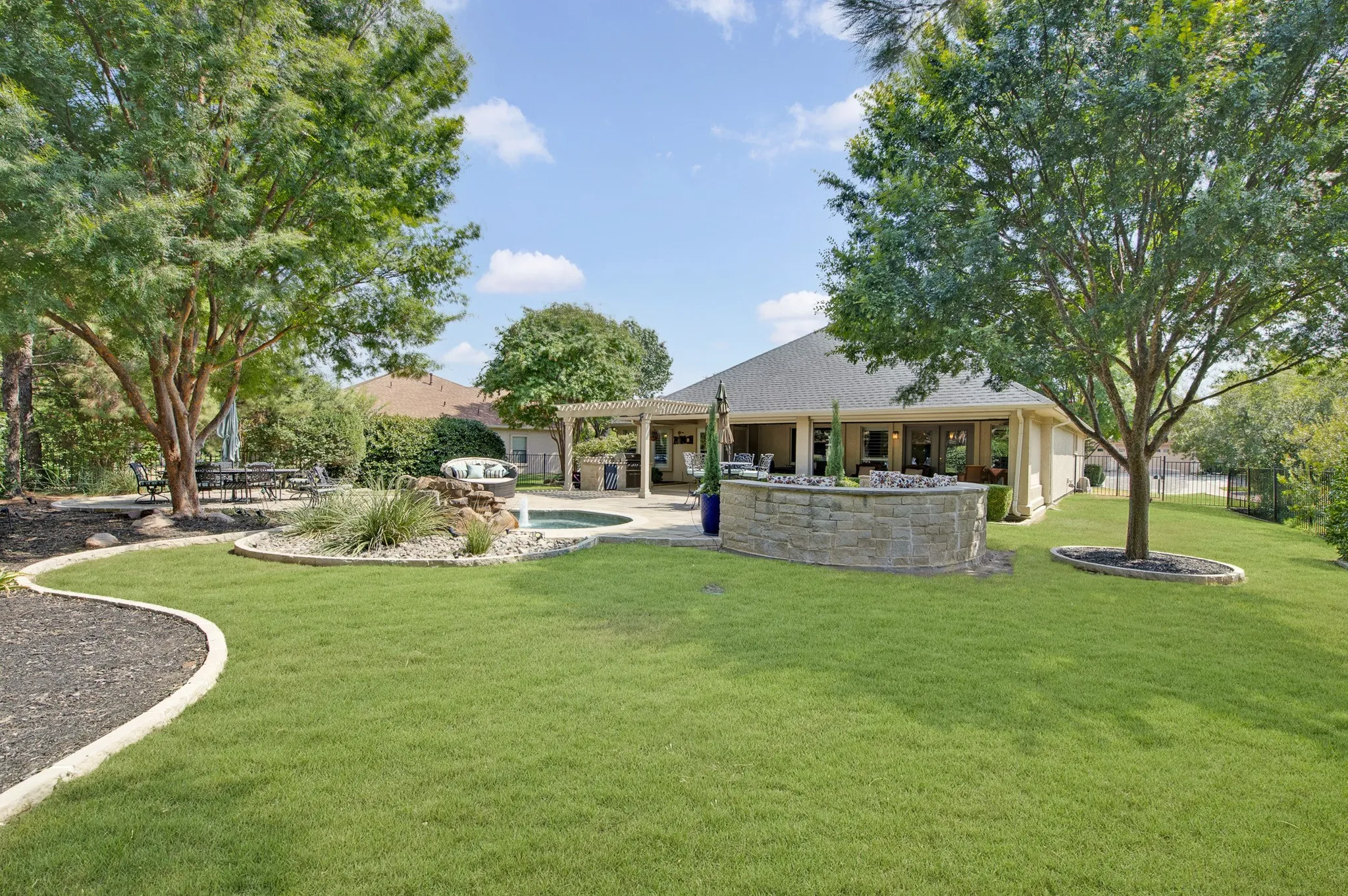 Single Family Residence For Sale in Denton County , 9608 Grandview Drive, Denton, Texas 76207, 2 Bedroom, 2 Bathroom, 2 Garage spaces, 2,131 Sqft, built in 2003, mls#21399509, Real Estate Agent in Denton, Homes For Sale in Denton county, Homes For Sale in Denton, Realtor in Denton Texas, Real Estate Brokerage Independent Realty Texas, Luminita Cordes Realtor
