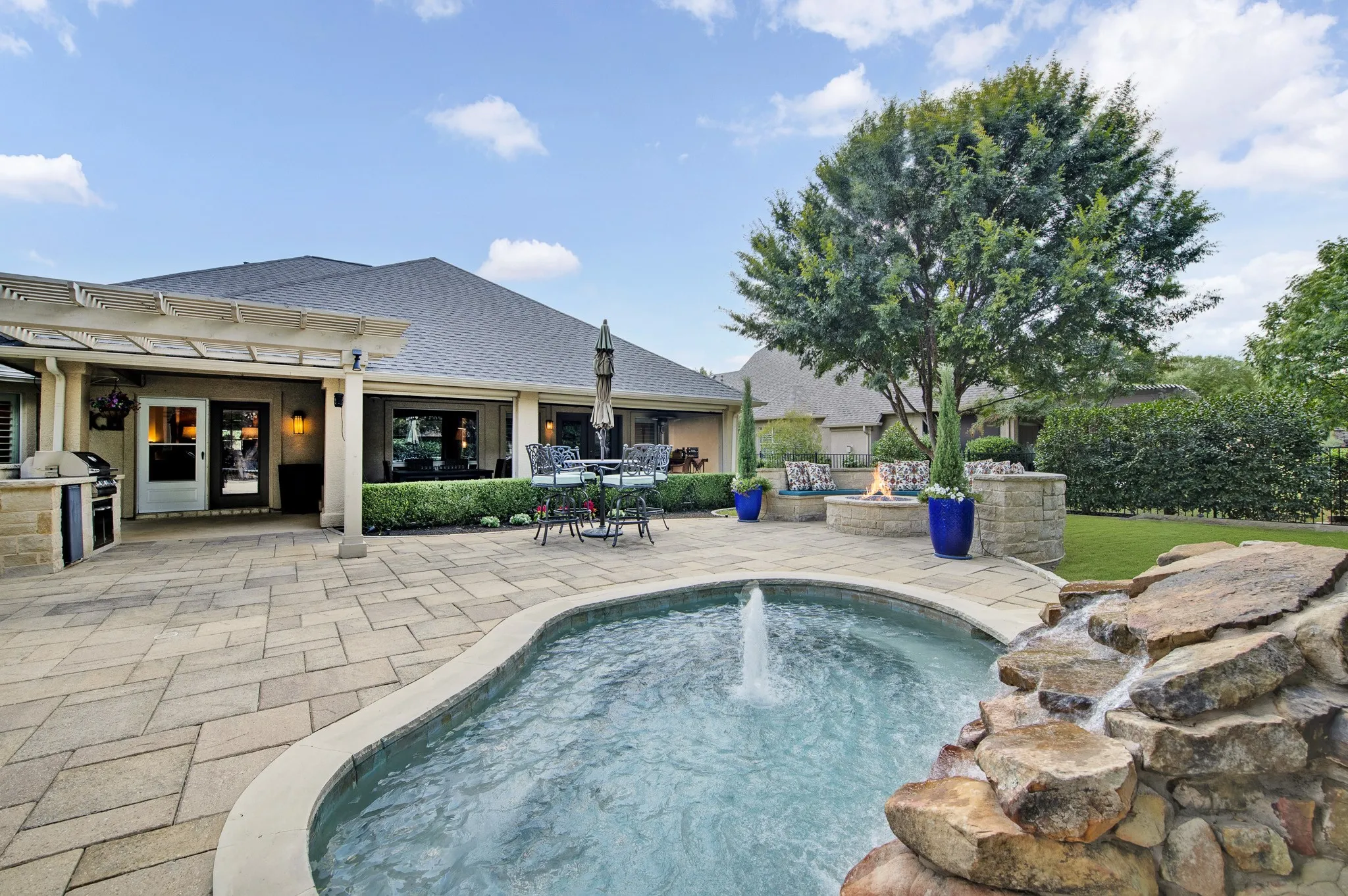 Single Family Residence For Sale in Denton County , 9608 Grandview Drive, Denton, Texas 76207, 2 Bedroom, 2 Bathroom, 2 Garage spaces, 2,131 Sqft, built in 2003, mls#21399509, Real Estate Agent in Denton, Homes For Sale in Denton county, Homes For Sale in Denton, Realtor in Denton Texas, Real Estate Brokerage Independent Realty Texas, Luminita Cordes Realtor