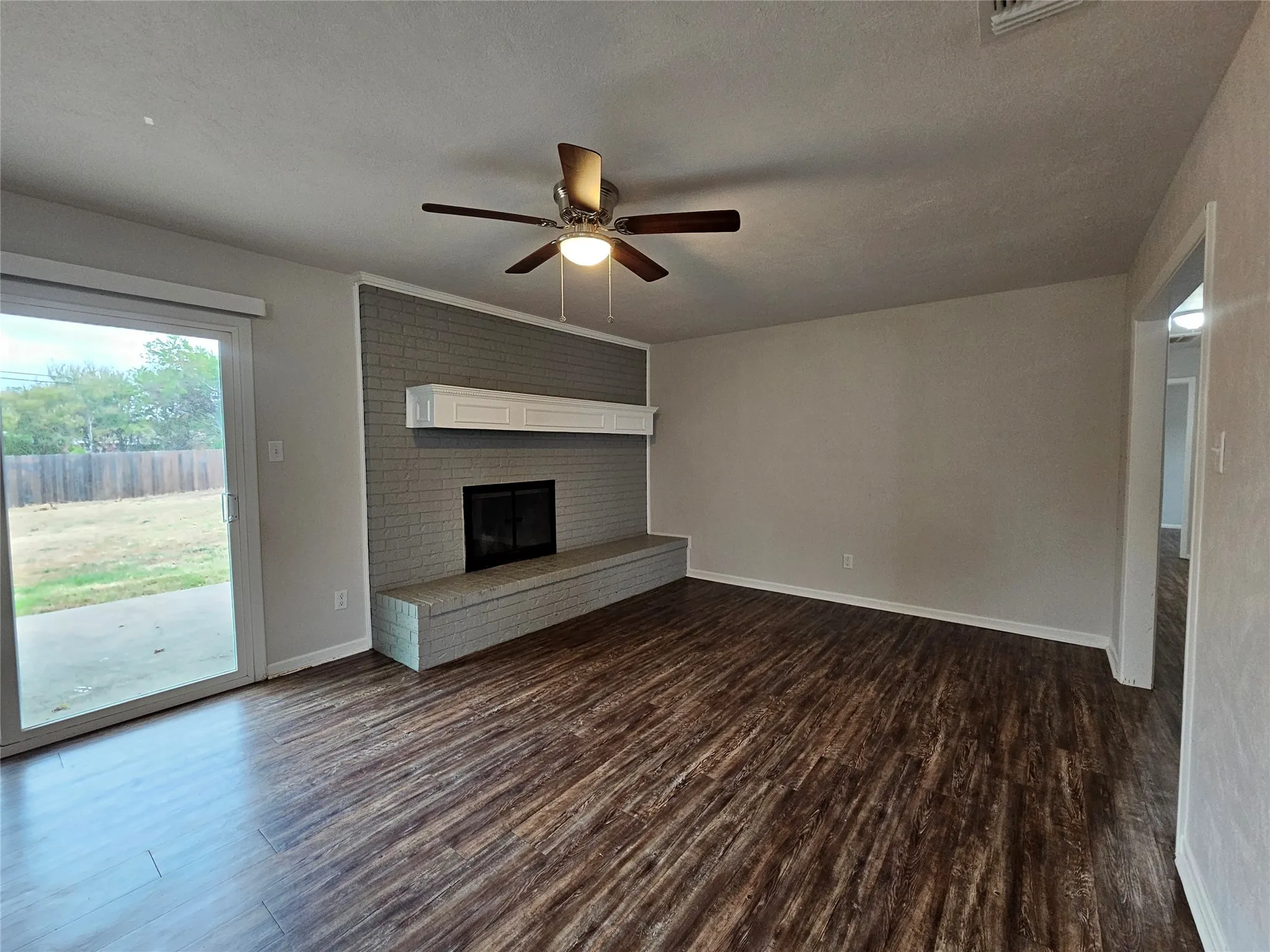 Single Family Residence For Rent in Parker County , 204 Mockingbird Lane, Weatherford, Texas 76086, 3 Bedroom, 2 Bathroom, 2 Garage spaces, 1,503 Sqft, built in 1965, mls#21399839, Real Estate Agent in Weatherford, Homes For Rent in Parker county, Homes For Rent in Weatherford, Realtor in Weatherford Texas, Real Estate Brokerage Independent Realty Texas, Luminita Cordes Realtor