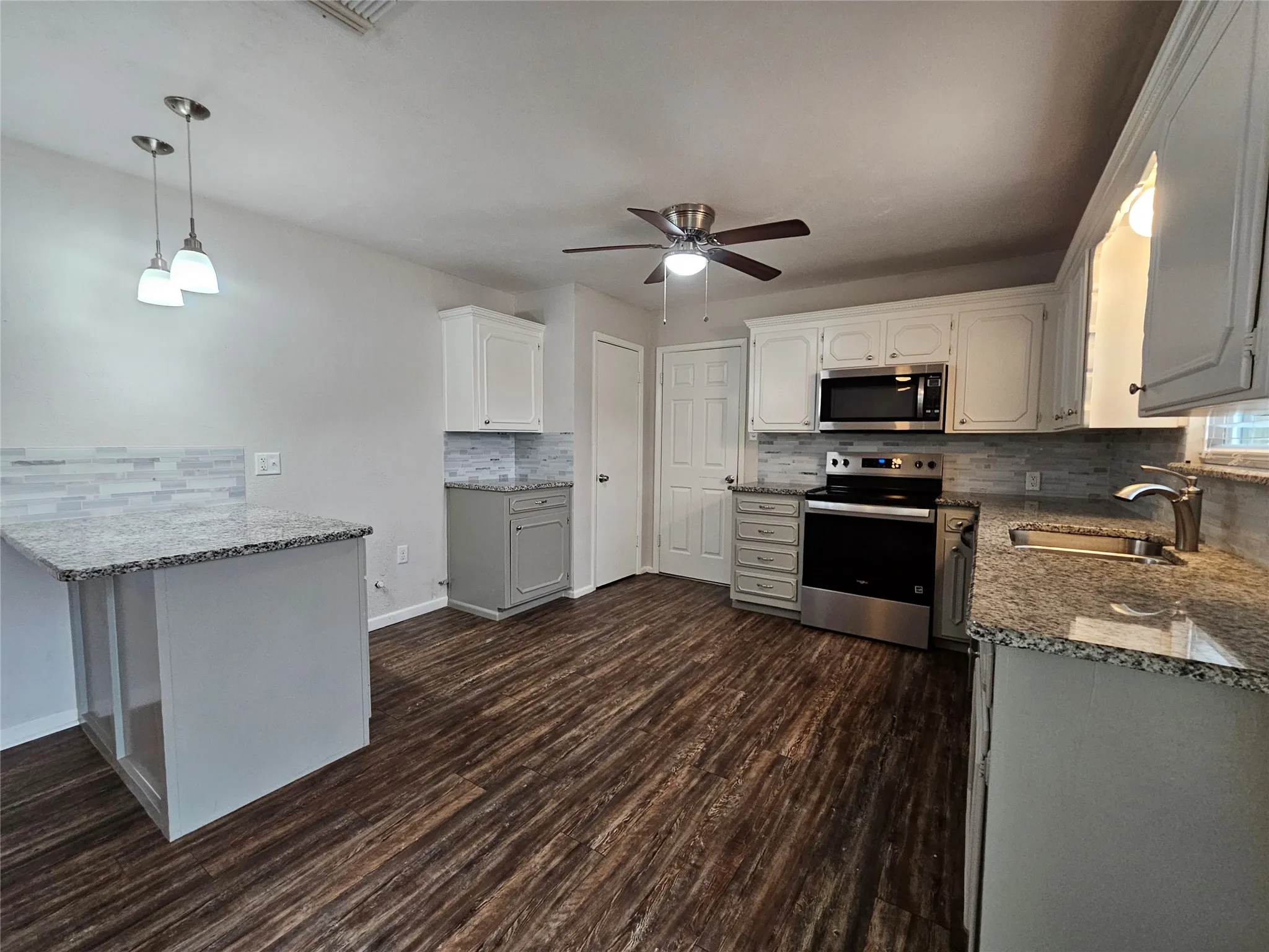 Single Family Residence For Rent in Parker County , 204 Mockingbird Lane, Weatherford, Texas 76086, 3 Bedroom, 2 Bathroom, 2 Garage spaces, 1,503 Sqft, built in 1965, mls#21399839, Real Estate Agent in Weatherford, Homes For Rent in Parker county, Homes For Rent in Weatherford, Realtor in Weatherford Texas, Real Estate Brokerage Independent Realty Texas, Luminita Cordes Realtor