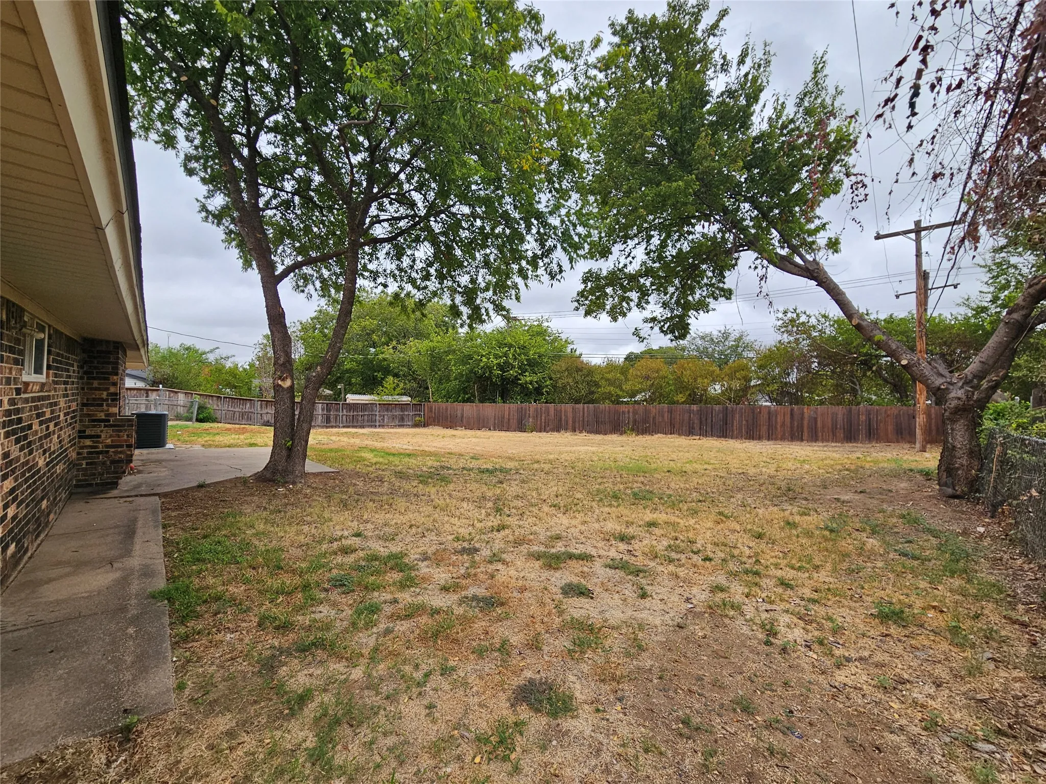 Single Family Residence For Rent in Parker County , 204 Mockingbird Lane, Weatherford, Texas 76086, 3 Bedroom, 2 Bathroom, 2 Garage spaces, 1,503 Sqft, built in 1965, mls#21399839, Real Estate Agent in Weatherford, Homes For Rent in Parker county, Homes For Rent in Weatherford, Realtor in Weatherford Texas, Real Estate Brokerage Independent Realty Texas, Luminita Cordes Realtor