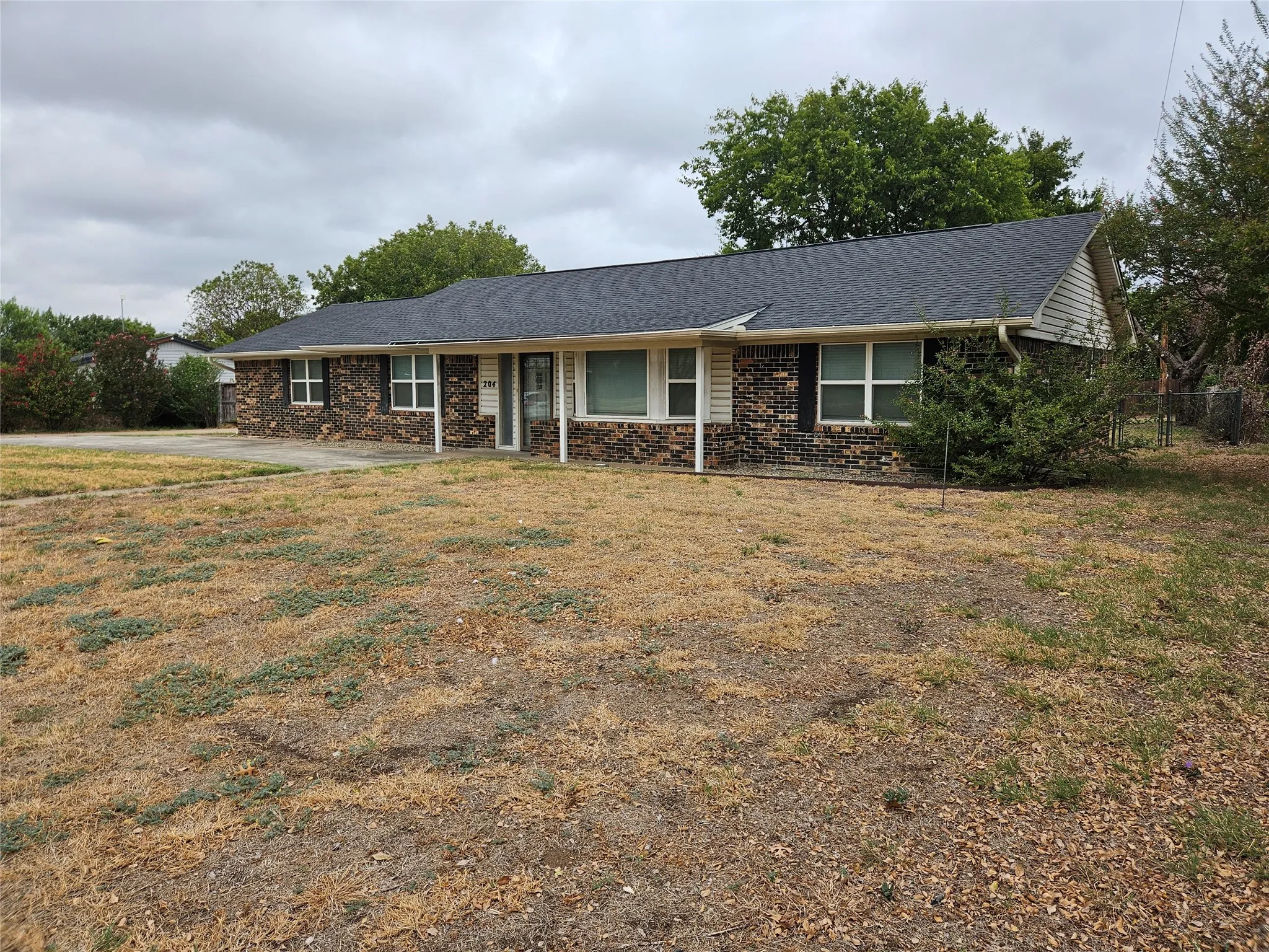 Single Family Residence For Rent in Parker County , 204 Mockingbird Lane, Weatherford, Texas 76086, 3 Bedroom, 2 Bathroom, 2 Garage spaces, 1,503 Sqft, built in 1965, mls#21399839, Real Estate Agent in Weatherford, Homes For Rent in Parker county, Homes For Rent in Weatherford, Realtor in Weatherford Texas, Real Estate Brokerage Independent Realty Texas, Luminita Cordes Realtor