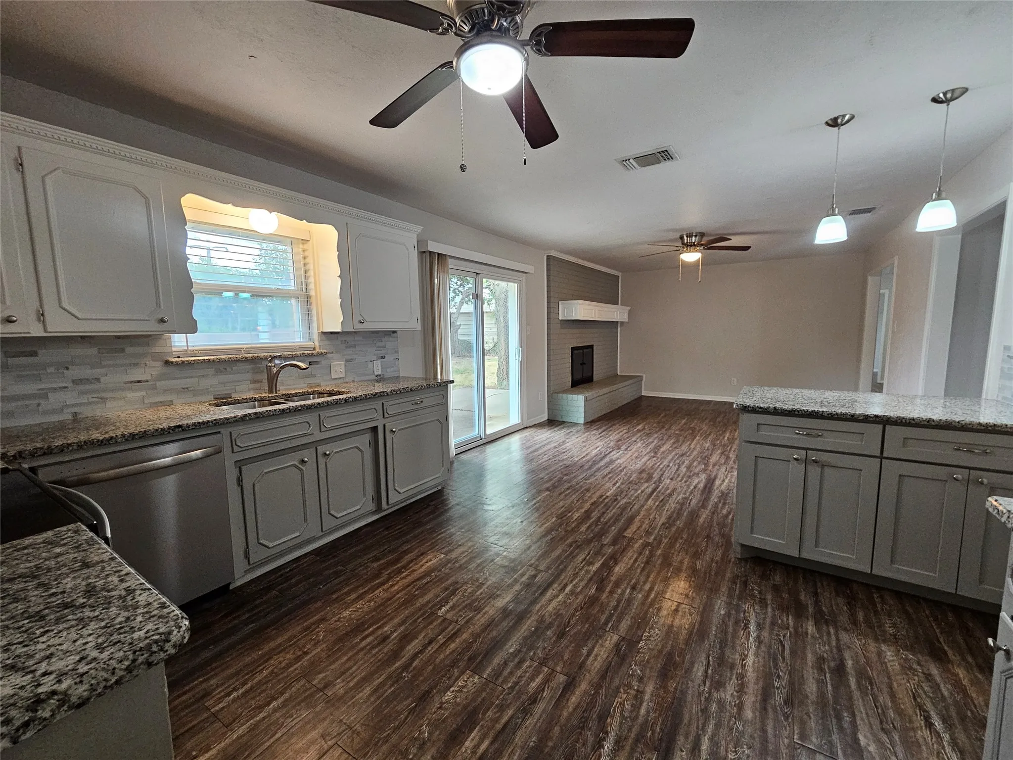 Single Family Residence For Rent in Parker County , 204 Mockingbird Lane, Weatherford, Texas 76086, 3 Bedroom, 2 Bathroom, 2 Garage spaces, 1,503 Sqft, built in 1965, mls#21399839, Real Estate Agent in Weatherford, Homes For Rent in Parker county, Homes For Rent in Weatherford, Realtor in Weatherford Texas, Real Estate Brokerage Independent Realty Texas, Luminita Cordes Realtor