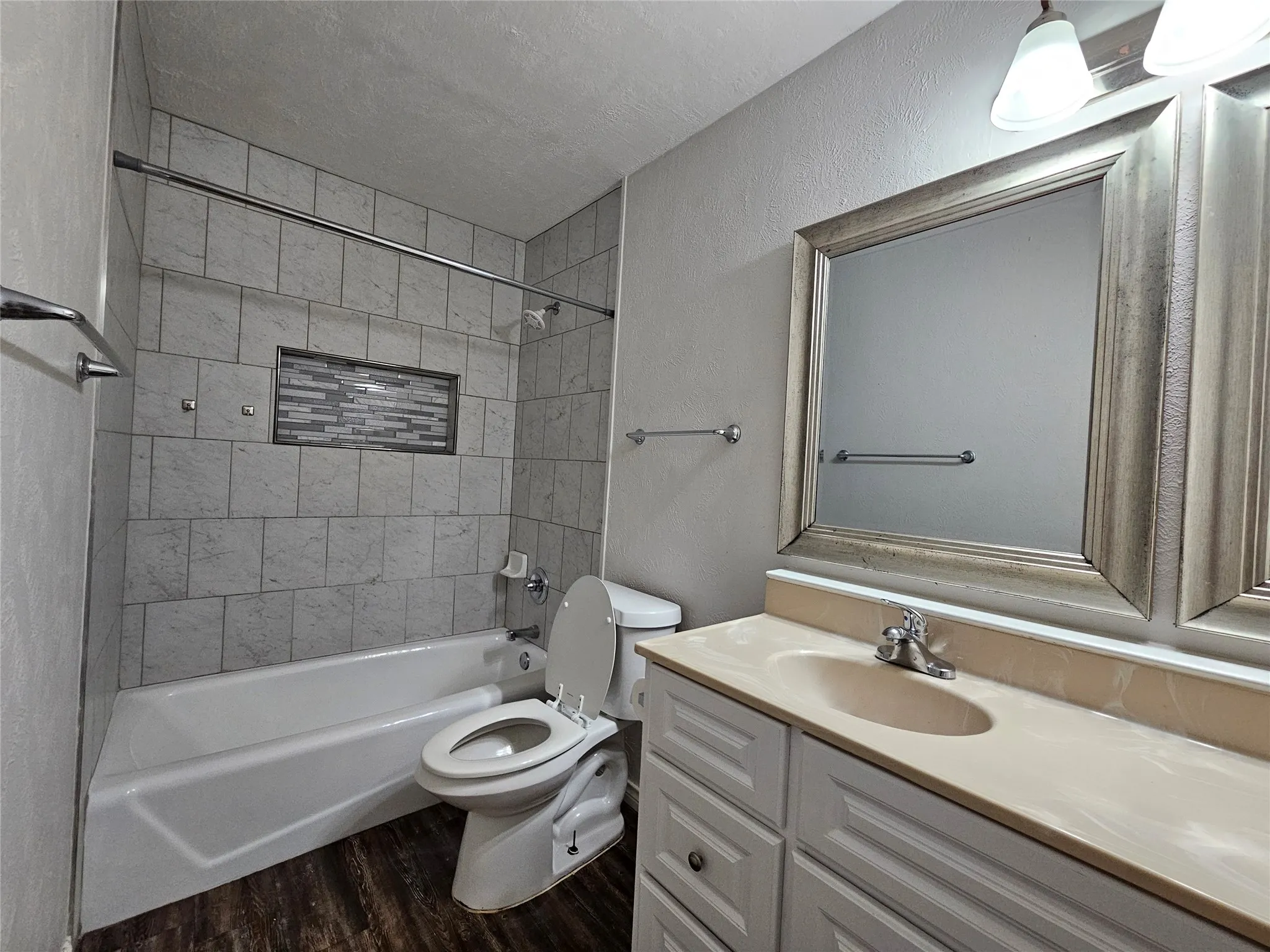 Single Family Residence For Rent in Parker County , 204 Mockingbird Lane, Weatherford, Texas 76086, 3 Bedroom, 2 Bathroom, 2 Garage spaces, 1,503 Sqft, built in 1965, mls#21399839, Real Estate Agent in Weatherford, Homes For Rent in Parker county, Homes For Rent in Weatherford, Realtor in Weatherford Texas, Real Estate Brokerage Independent Realty Texas, Luminita Cordes Realtor