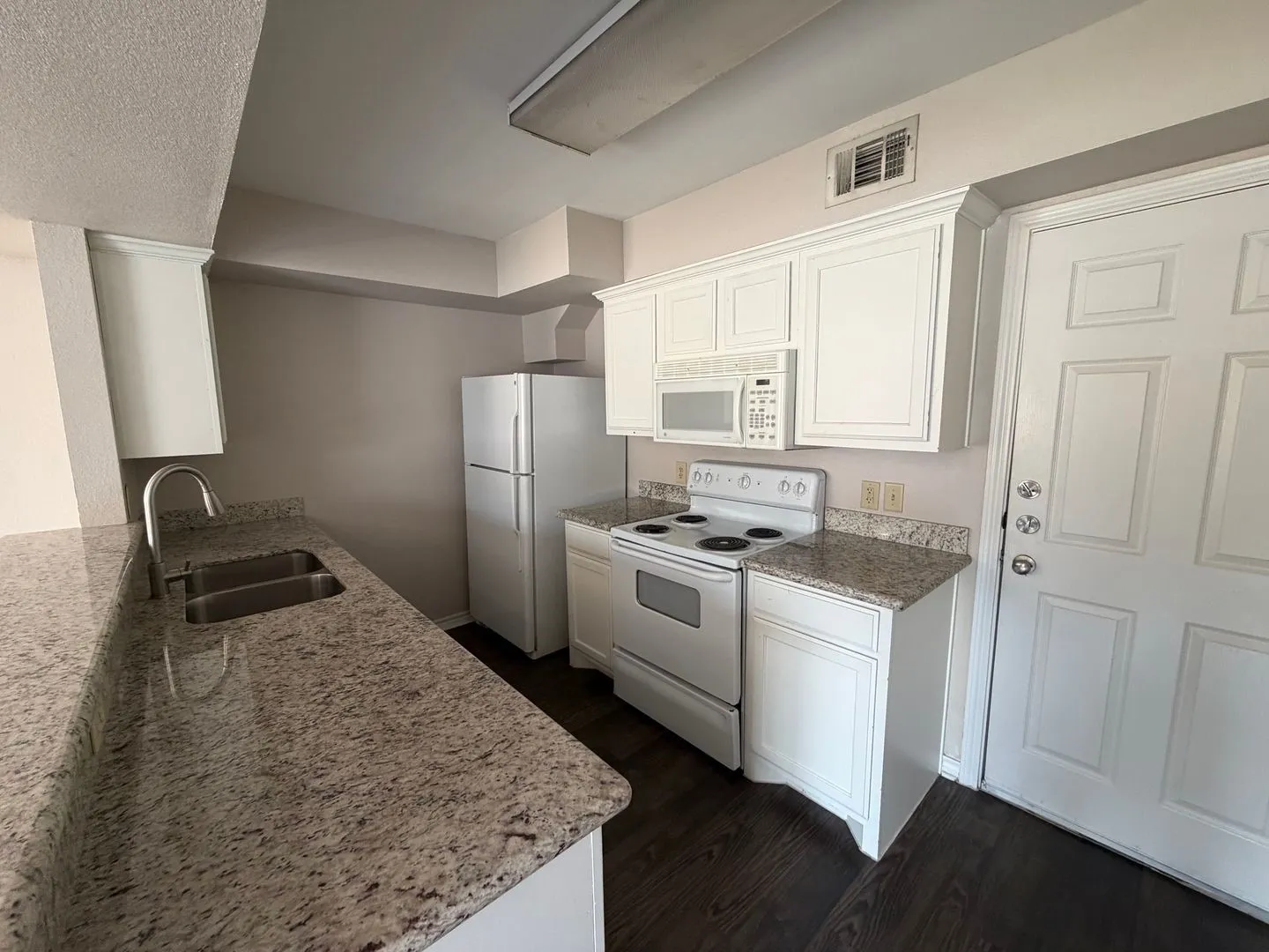 Duplex For Rent in Mc Lennan County , 2531 Pascal Court A, Waco, Texas 76706, 3 Bedroom, 4 Bathroom, 2 Garage spaces, 2,700 Sqft, built in 2005, mls#21399848, Real Estate Agent in Waco, Homes For Rent in Mc Lennan county, Homes For Rent in Waco, Realtor in Waco Texas, Real Estate Brokerage Independent Realty Texas, Luminita Cordes Realtor