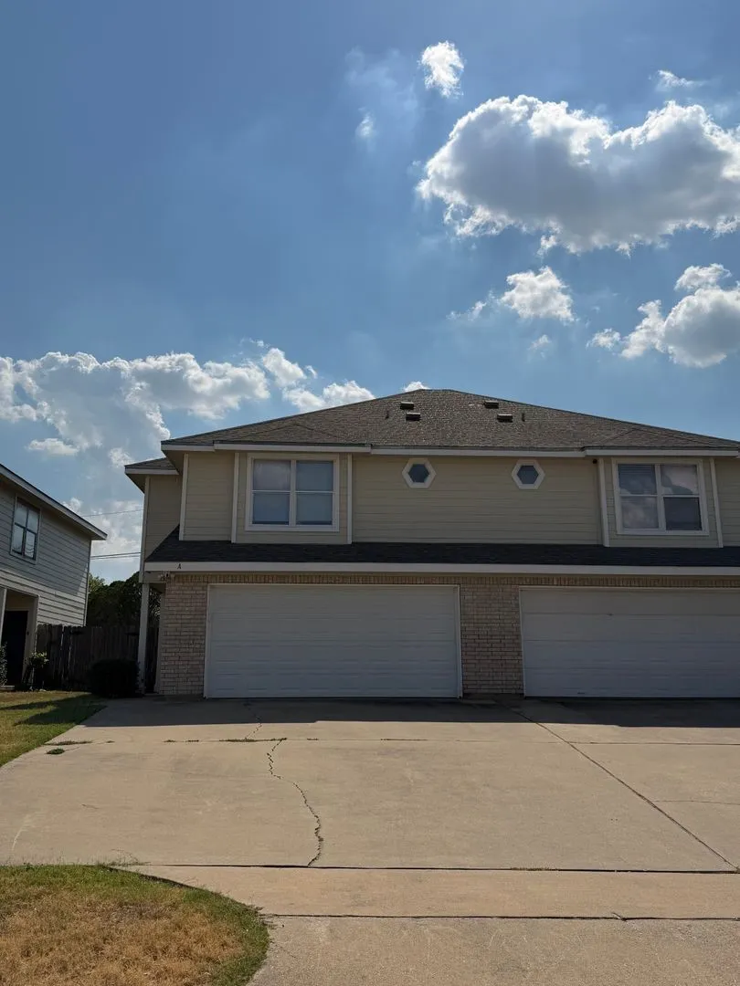 Duplex For Rent in Mc Lennan County , 2531 Pascal Court A, Waco, Texas 76706, 3 Bedroom, 4 Bathroom, 2 Garage spaces, 2,700 Sqft, built in 2005, mls#21399848, Real Estate Agent in Waco, Homes For Rent in Mc Lennan county, Homes For Rent in Waco, Realtor in Waco Texas, Real Estate Brokerage Independent Realty Texas, Luminita Cordes Realtor
