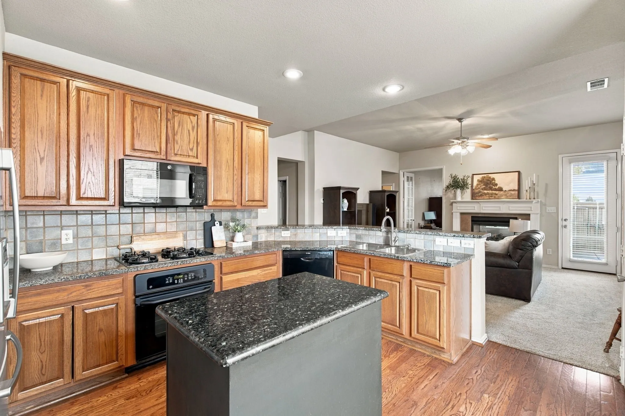 Gorgeous Granite countertops, and a removable island on wheels. Tons of counterspace and cabinets.