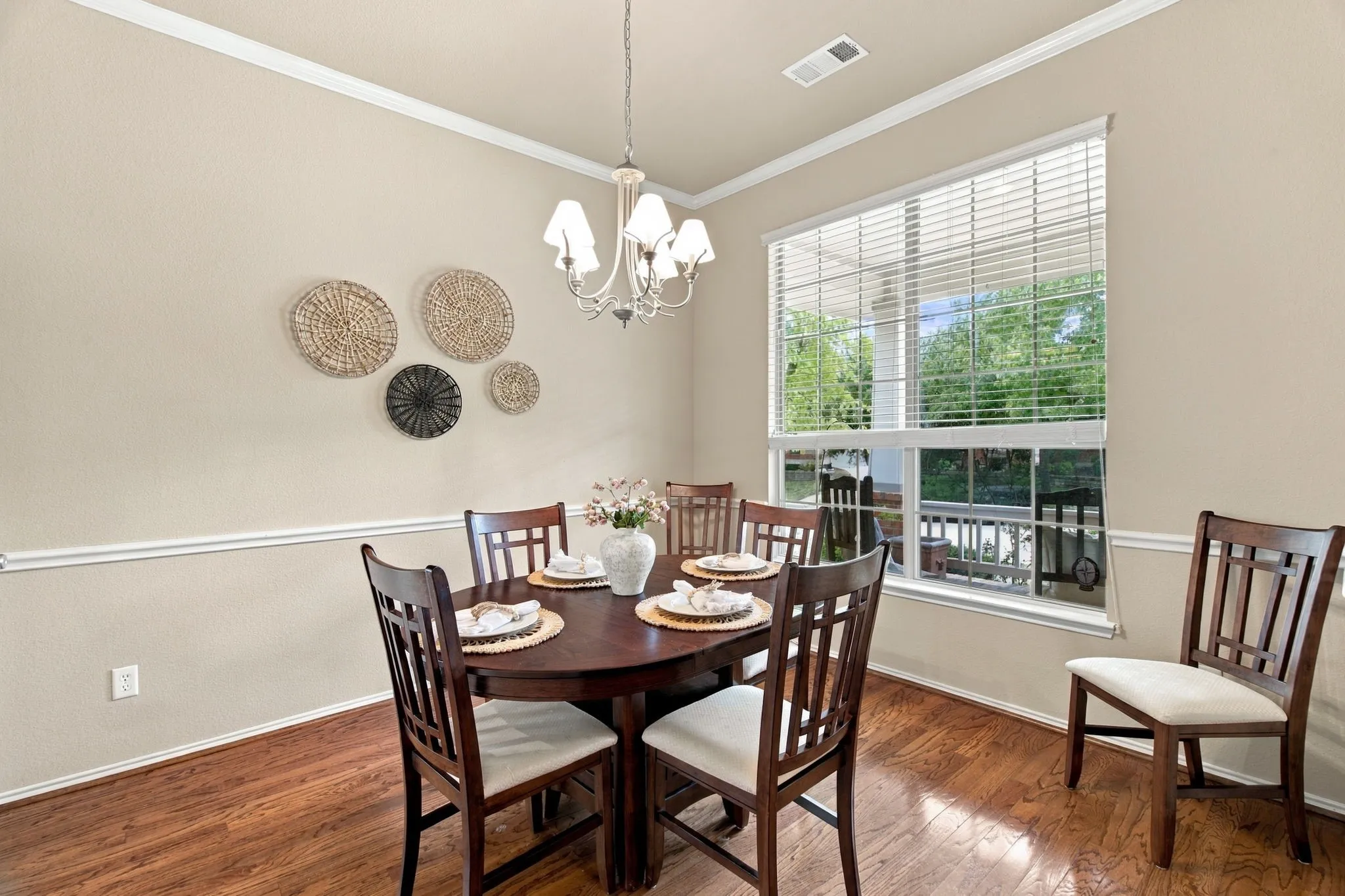 Harwood floors are in excellent condition and expand through the entryway and formal dining room and into the kitchen