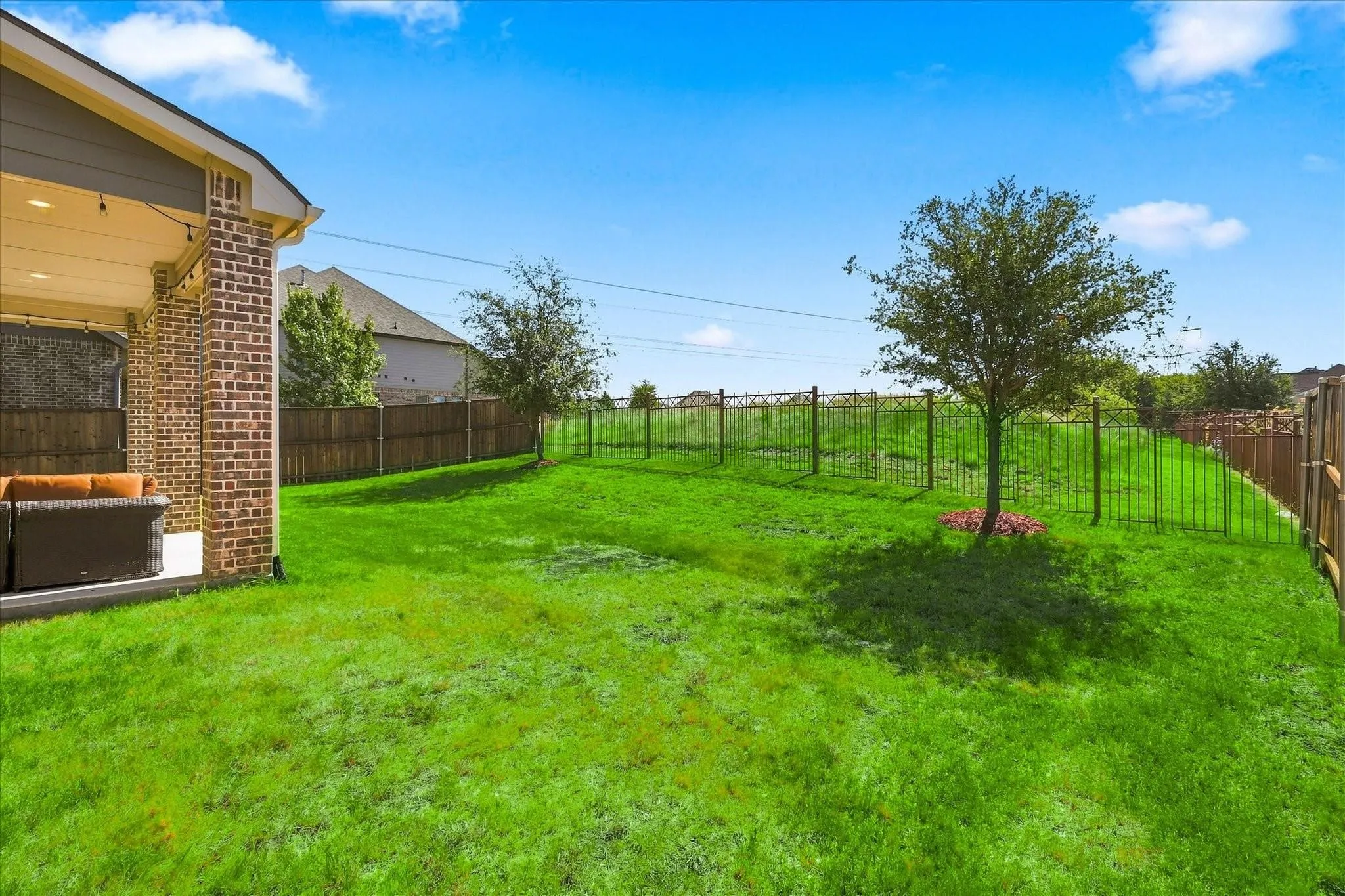 So much space in this backyard, you can even build a pool!