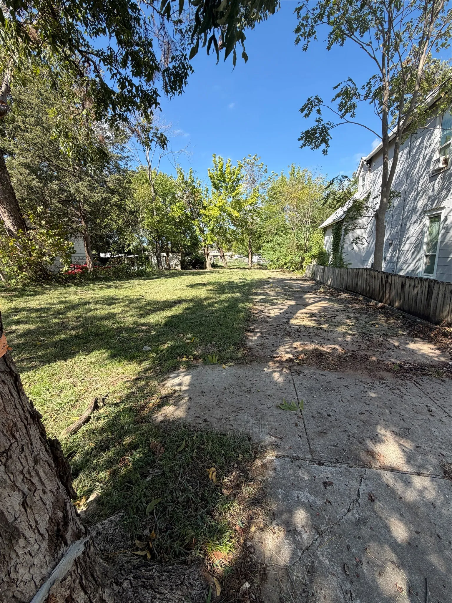 Driveway entry still in tact