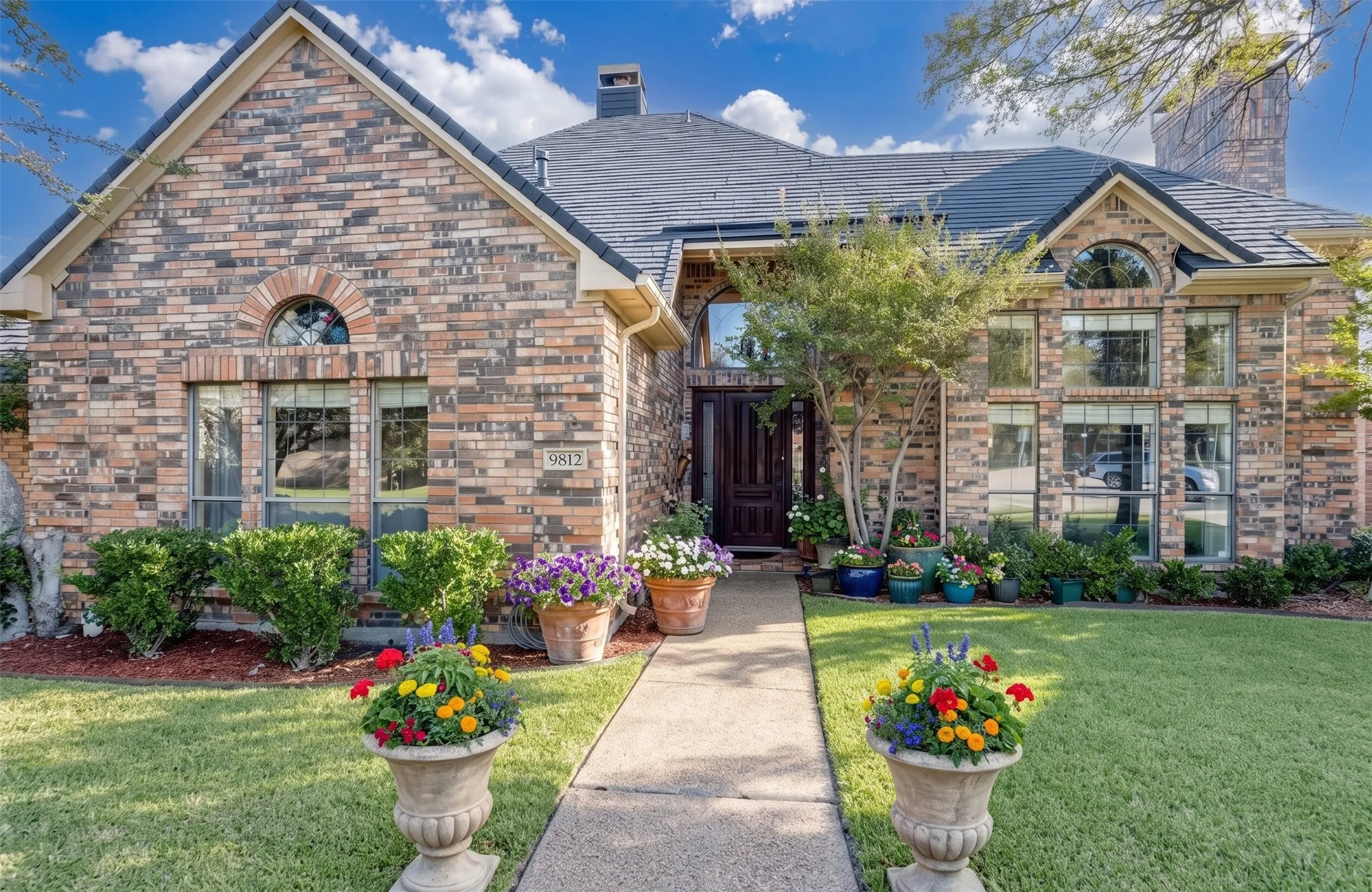 Single Family Residence For Sale in Dallas County , 9812 Canyon Crest Circle, Irving, Texas 75063, 4 Bedroom, 4 Bathroom, 3 Garage spaces, 3,228 Sqft, built in 1986, mls#21399776, Real Estate Agent in Irving, Homes For Sale in Dallas county, Homes For Sale in Irving, Realtor in Irving Texas, Real Estate Brokerage Independent Realty Texas, Luminita Cordes Realtor