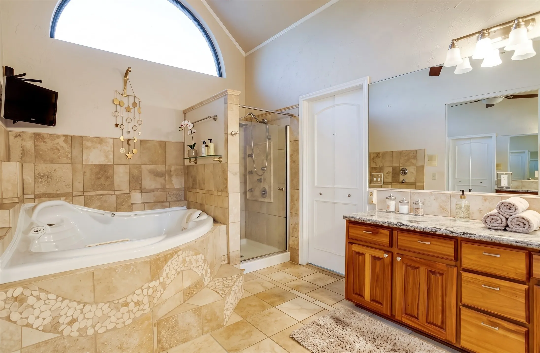 Single Family Residence For Sale in Dallas County , 9812 Canyon Crest Circle, Irving, Texas 75063, 4 Bedroom, 4 Bathroom, 3 Garage spaces, 3,228 Sqft, built in 1986, mls#21399776, Real Estate Agent in Irving, Homes For Sale in Dallas county, Homes For Sale in Irving, Realtor in Irving Texas, Real Estate Brokerage Independent Realty Texas, Luminita Cordes Realtor