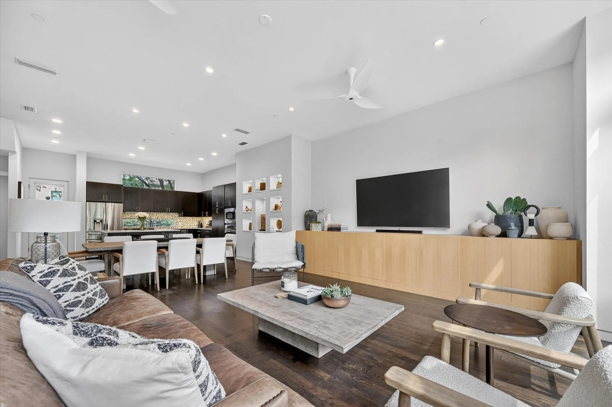 Condominium For Rent in Dallas County , 4230 Travis Street 4, Dallas, Texas 75205, 2 Bedroom, 3 Bathroom, 2 Garage spaces, 2,355 Sqft, built in 2012, mls#21399859, Real Estate Agent in Dallas, Homes For Rent in Dallas county, Homes For Rent in Dallas, Realtor in Dallas Texas, Real Estate Brokerage Independent Realty Texas, Luminita Cordes Realtor