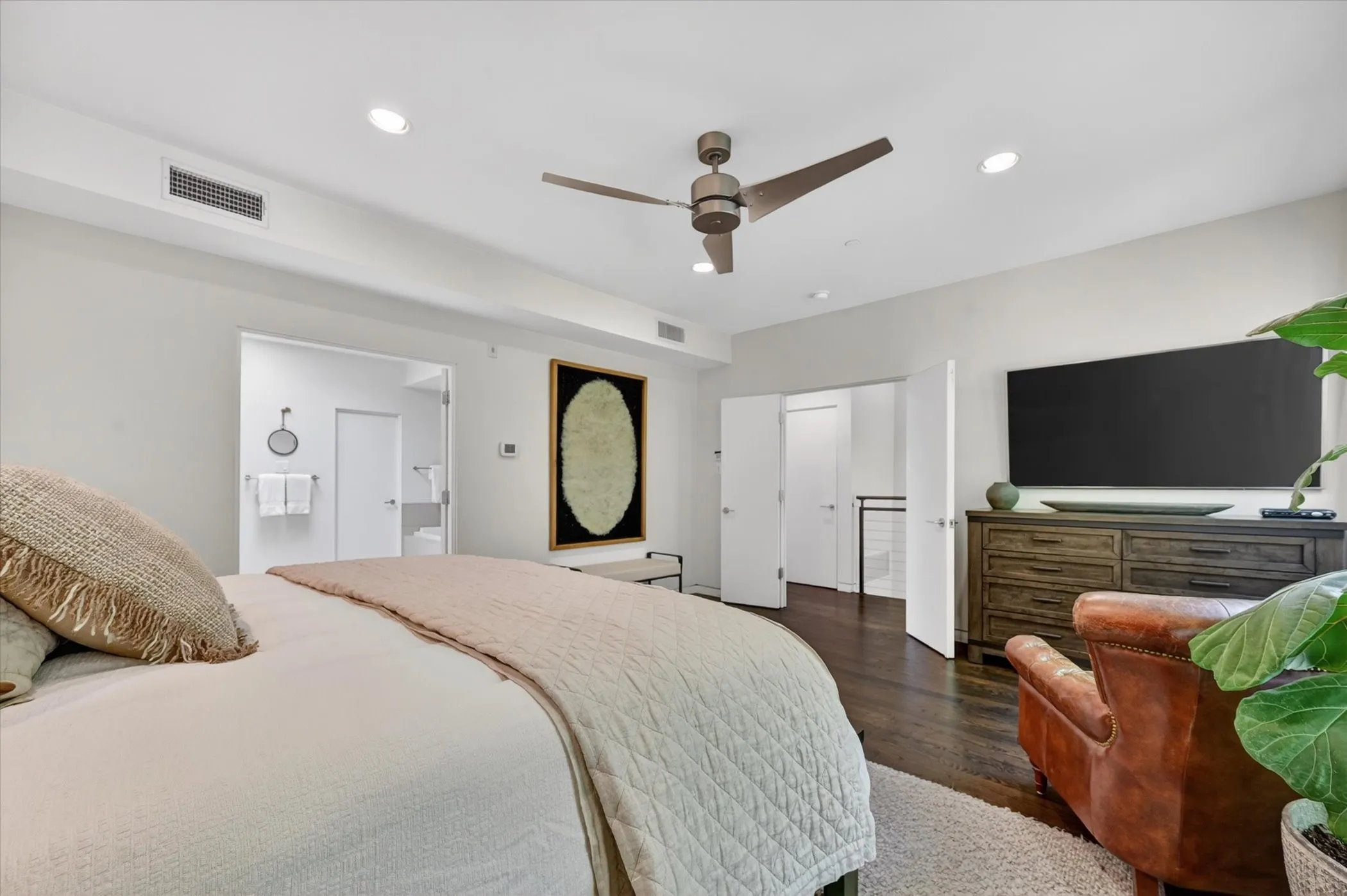 Condominium For Rent in Dallas County , 4230 Travis Street 4, Dallas, Texas 75205, 2 Bedroom, 3 Bathroom, 2 Garage spaces, 2,355 Sqft, built in 2012, mls#21399859, Real Estate Agent in Dallas, Homes For Rent in Dallas county, Homes For Rent in Dallas, Realtor in Dallas Texas, Real Estate Brokerage Independent Realty Texas, Luminita Cordes Realtor