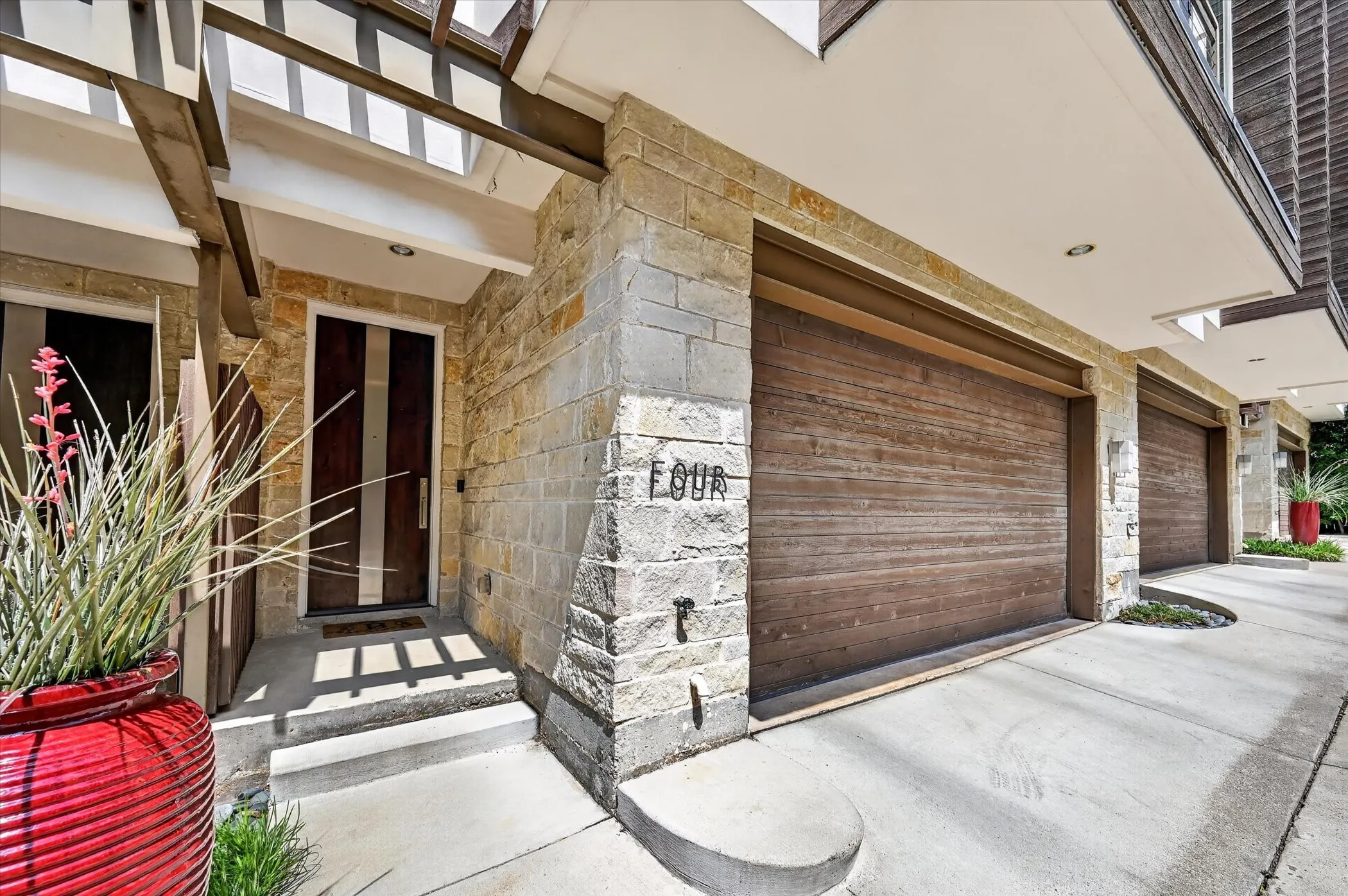 Condominium For Rent in Dallas County , 4230 Travis Street 4, Dallas, Texas 75205, 2 Bedroom, 3 Bathroom, 2 Garage spaces, 2,355 Sqft, built in 2012, mls#21399859, Real Estate Agent in Dallas, Homes For Rent in Dallas county, Homes For Rent in Dallas, Realtor in Dallas Texas, Real Estate Brokerage Independent Realty Texas, Luminita Cordes Realtor