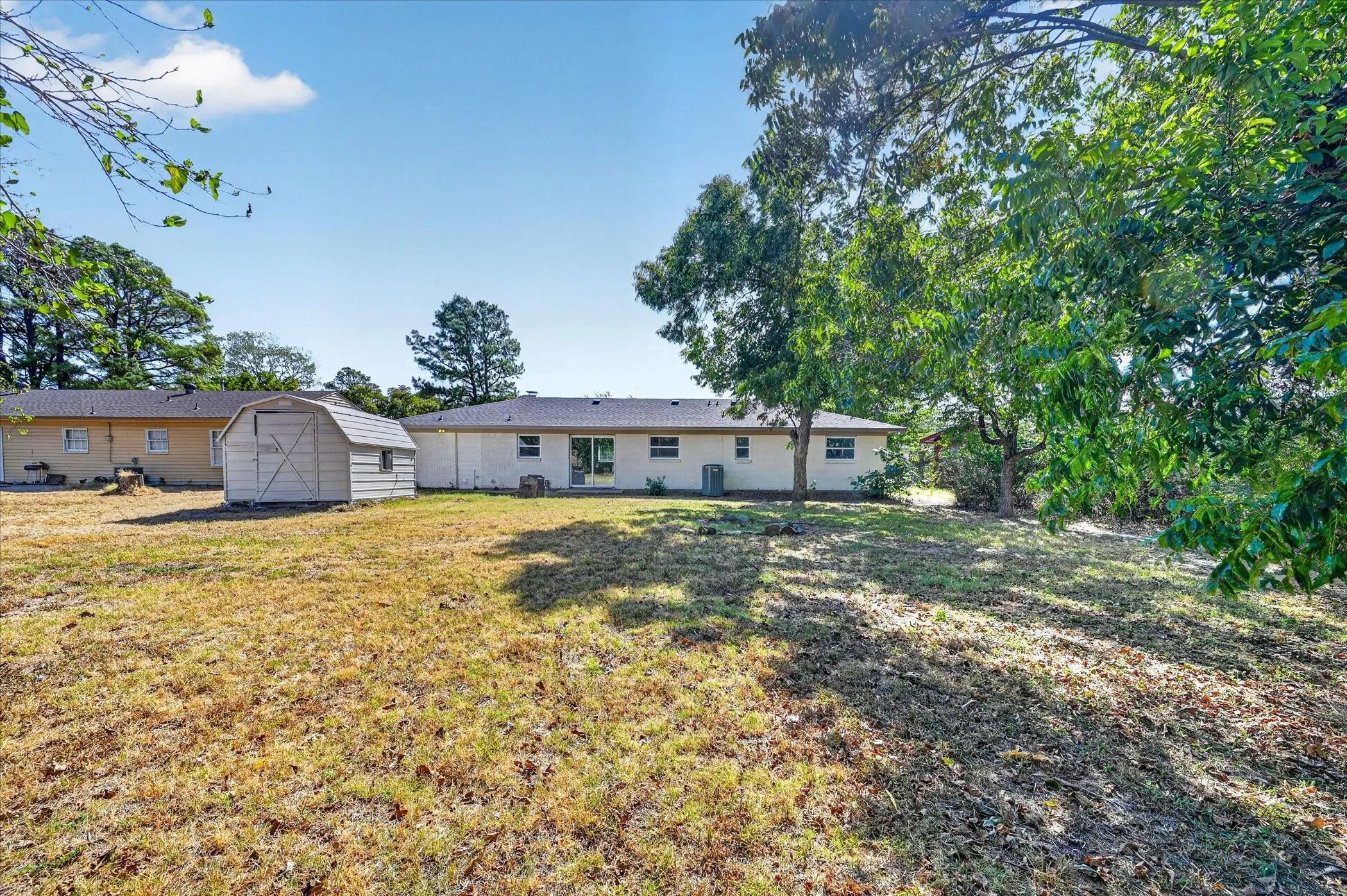 Single Family Residence For Sale in Johnson County , 108 Rosedale Avenue, Keene, Texas 76059, 4 Bedroom, 2 Bathroom, Garage spaces, 1,322 Sqft, built in 1963, mls#21389395, Real Estate Agent in Keene, Homes For Sale in Johnson county, Homes For Sale in Keene, Realtor in Keene Texas, Real Estate Brokerage Independent Realty Texas, Luminita Cordes Realtor