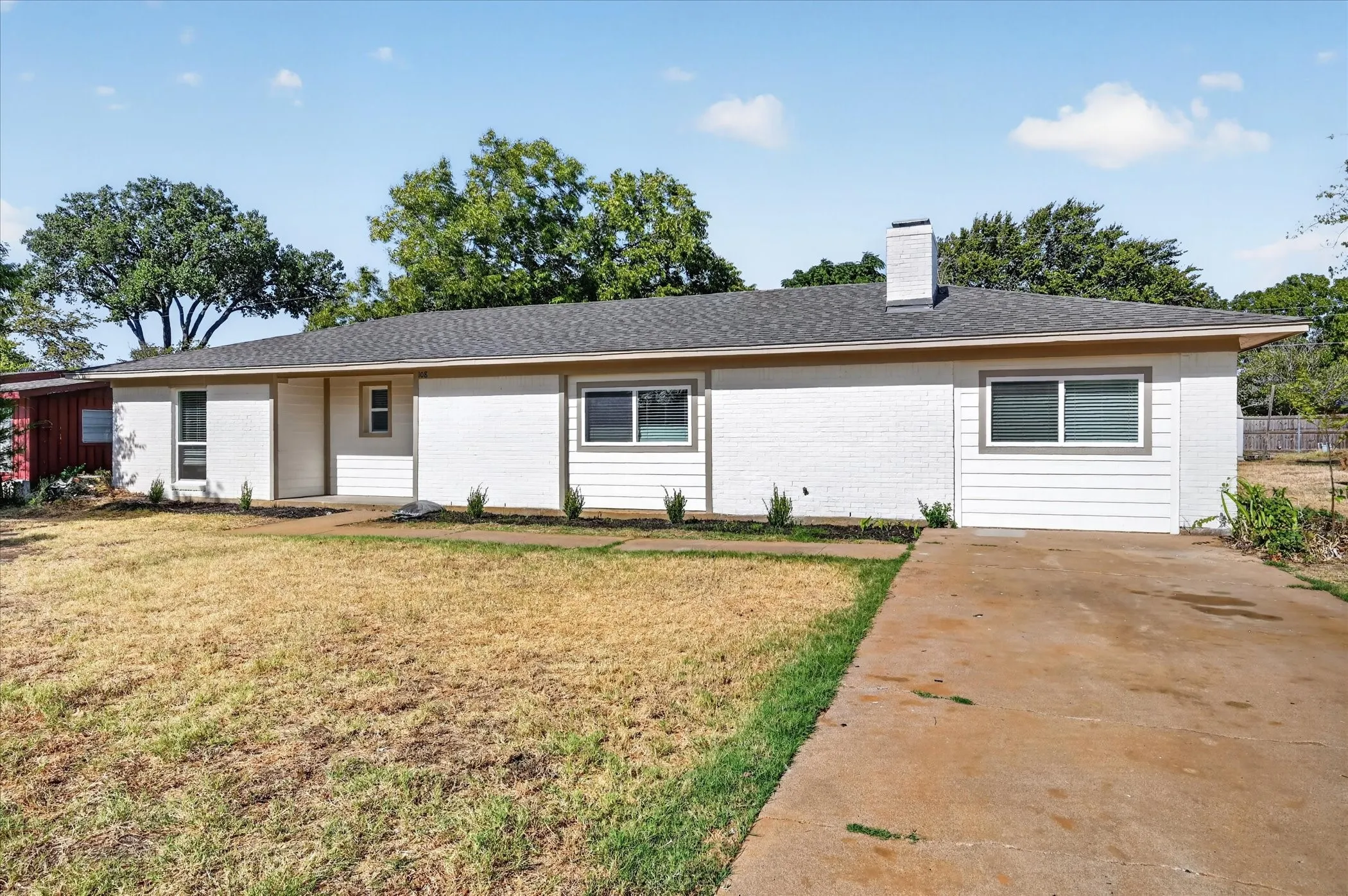 Single Family Residence For Sale in Johnson County , 108 Rosedale Avenue, Keene, Texas 76059, 4 Bedroom, 2 Bathroom, Garage spaces, 1,322 Sqft, built in 1963, mls#21389395, Real Estate Agent in Keene, Homes For Sale in Johnson county, Homes For Sale in Keene, Realtor in Keene Texas, Real Estate Brokerage Independent Realty Texas, Luminita Cordes Realtor
