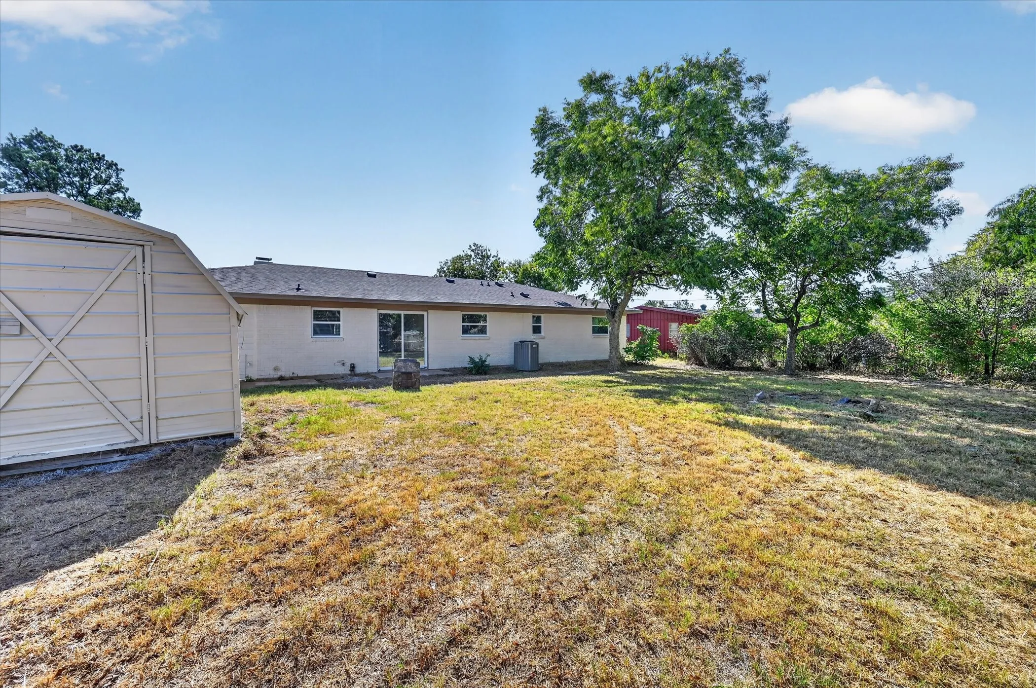 Single Family Residence For Sale in Johnson County , 108 Rosedale Avenue, Keene, Texas 76059, 4 Bedroom, 2 Bathroom, Garage spaces, 1,322 Sqft, built in 1963, mls#21389395, Real Estate Agent in Keene, Homes For Sale in Johnson county, Homes For Sale in Keene, Realtor in Keene Texas, Real Estate Brokerage Independent Realty Texas, Luminita Cordes Realtor