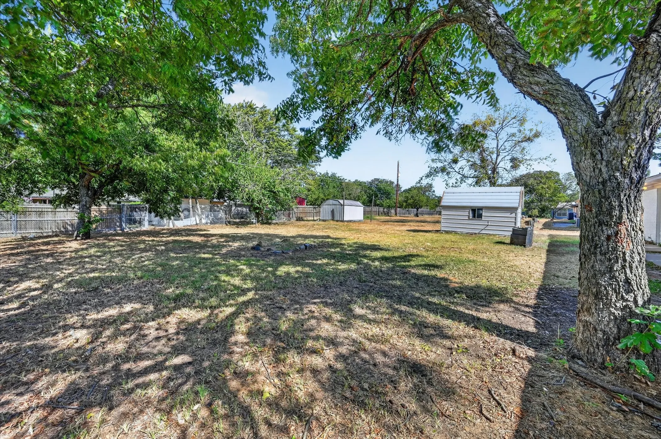Single Family Residence For Sale in Johnson County , 108 Rosedale Avenue, Keene, Texas 76059, 4 Bedroom, 2 Bathroom, Garage spaces, 1,322 Sqft, built in 1963, mls#21389395, Real Estate Agent in Keene, Homes For Sale in Johnson county, Homes For Sale in Keene, Realtor in Keene Texas, Real Estate Brokerage Independent Realty Texas, Luminita Cordes Realtor