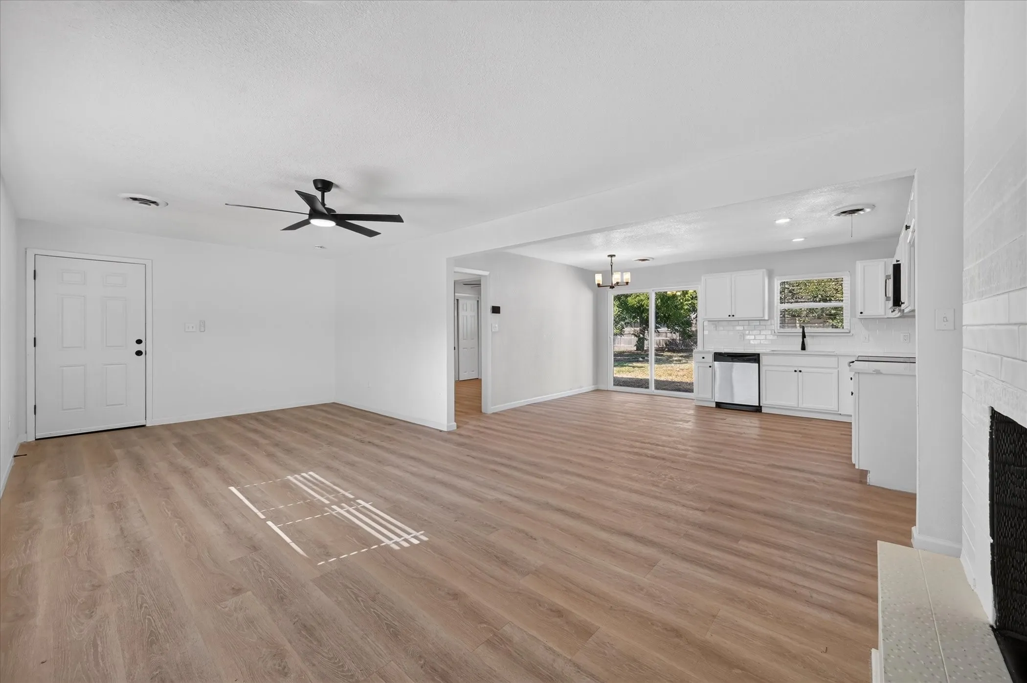 Single Family Residence For Sale in Johnson County , 108 Rosedale Avenue, Keene, Texas 76059, 4 Bedroom, 2 Bathroom, Garage spaces, 1,322 Sqft, built in 1963, mls#21389395, Real Estate Agent in Keene, Homes For Sale in Johnson county, Homes For Sale in Keene, Realtor in Keene Texas, Real Estate Brokerage Independent Realty Texas, Luminita Cordes Realtor