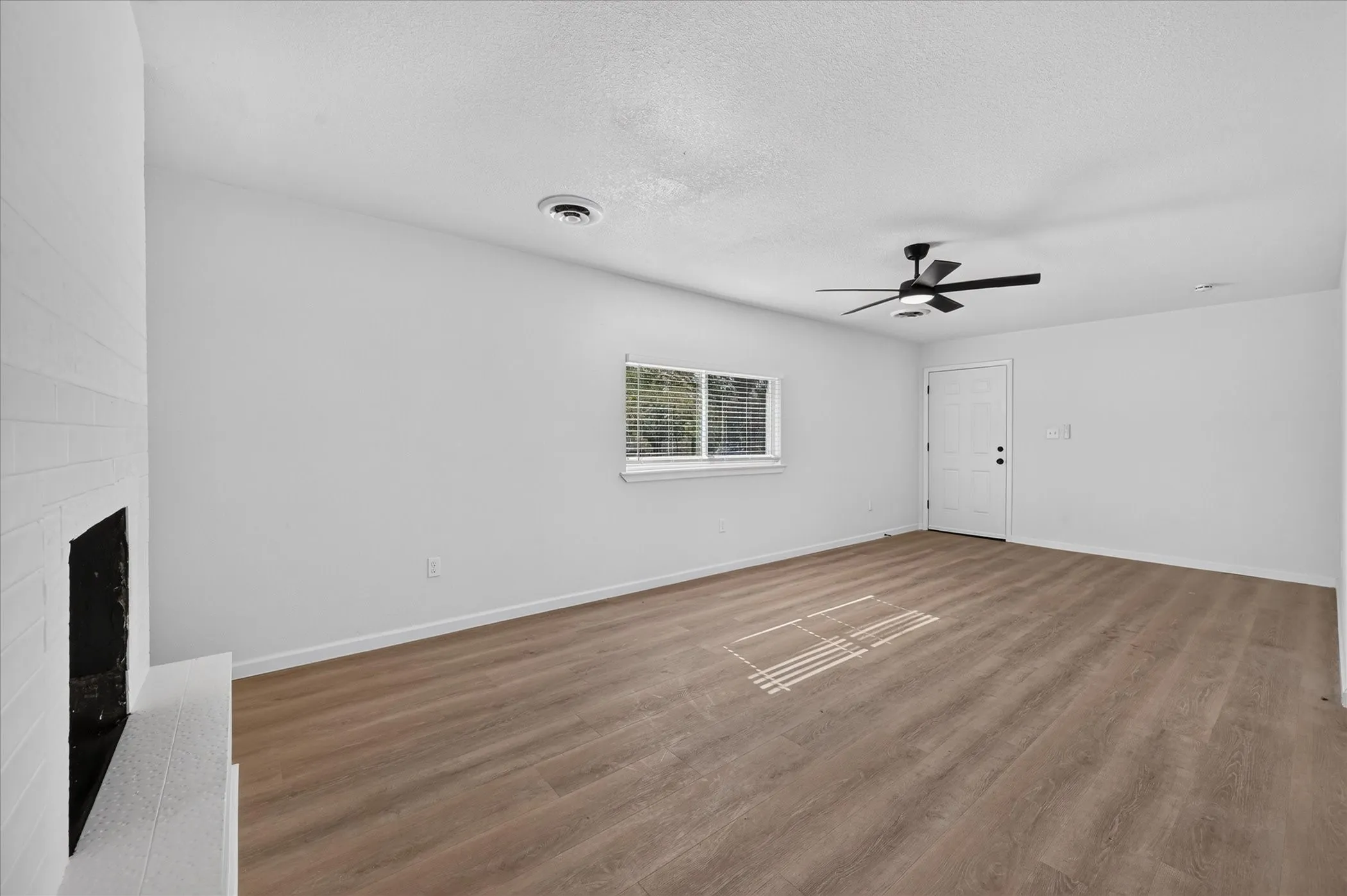 Single Family Residence For Sale in Johnson County , 108 Rosedale Avenue, Keene, Texas 76059, 4 Bedroom, 2 Bathroom, Garage spaces, 1,322 Sqft, built in 1963, mls#21389395, Real Estate Agent in Keene, Homes For Sale in Johnson county, Homes For Sale in Keene, Realtor in Keene Texas, Real Estate Brokerage Independent Realty Texas, Luminita Cordes Realtor
