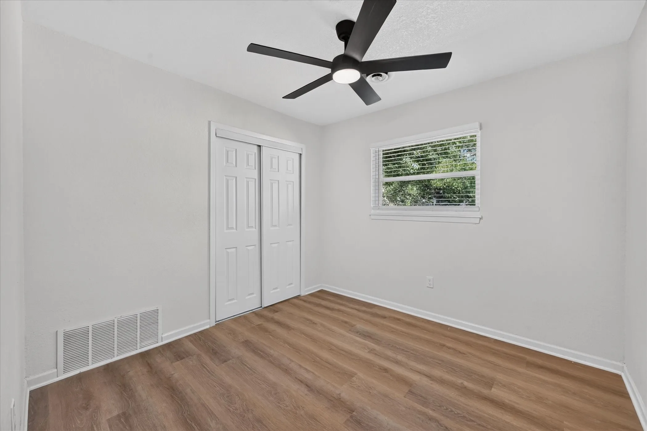 Single Family Residence For Sale in Johnson County , 108 Rosedale Avenue, Keene, Texas 76059, 4 Bedroom, 2 Bathroom, Garage spaces, 1,322 Sqft, built in 1963, mls#21389395, Real Estate Agent in Keene, Homes For Sale in Johnson county, Homes For Sale in Keene, Realtor in Keene Texas, Real Estate Brokerage Independent Realty Texas, Luminita Cordes Realtor