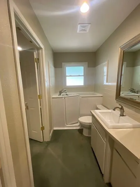 Duplex For Rent in Taylor County , 1142 Highland Avenue 1140, Abilene, Texas 79605, 1 Bedroom, 1 Bathroom, 1 Garage spaces, 920 Sqft, built in 1956, mls#21399865, Real Estate Agent in Abilene, Homes For Rent in Taylor county, Homes For Rent in Abilene, Realtor in Abilene Texas, Real Estate Brokerage Independent Realty Texas, Luminita Cordes Realtor