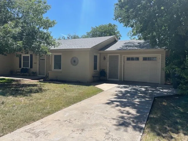 Duplex For Rent in Taylor County , 1142 Highland Avenue 1140, Abilene, Texas 79605, 1 Bedroom, 1 Bathroom, 1 Garage spaces, 920 Sqft, built in 1956, mls#21399865, Real Estate Agent in Abilene, Homes For Rent in Taylor county, Homes For Rent in Abilene, Realtor in Abilene Texas, Real Estate Brokerage Independent Realty Texas, Luminita Cordes Realtor