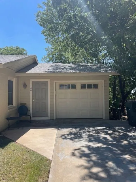 Duplex For Rent in Taylor County , 1142 Highland Avenue 1140, Abilene, Texas 79605, 1 Bedroom, 1 Bathroom, 1 Garage spaces, 920 Sqft, built in 1956, mls#21399865, Real Estate Agent in Abilene, Homes For Rent in Taylor county, Homes For Rent in Abilene, Realtor in Abilene Texas, Real Estate Brokerage Independent Realty Texas, Luminita Cordes Realtor