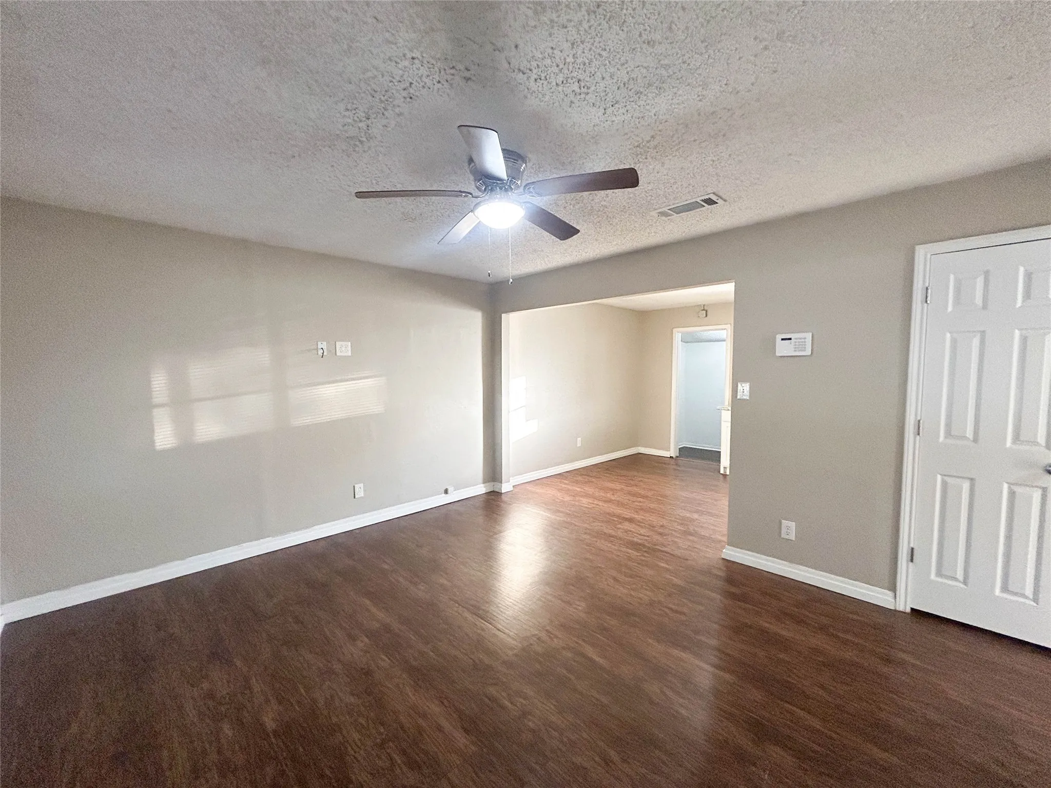 Single Family Residence For Rent in Ellis County , 1312 N Shawnee Street, Ennis, Texas 75119, 3 Bedroom, 1 Bathroom, Garage spaces, 1,014 Sqft, built in 1966, mls#21399868, Real Estate Agent in Ennis, Homes For Rent in Ellis county, Homes For Rent in Ennis, Realtor in Ennis Texas, Real Estate Brokerage Independent Realty Texas, Luminita Cordes Realtor
