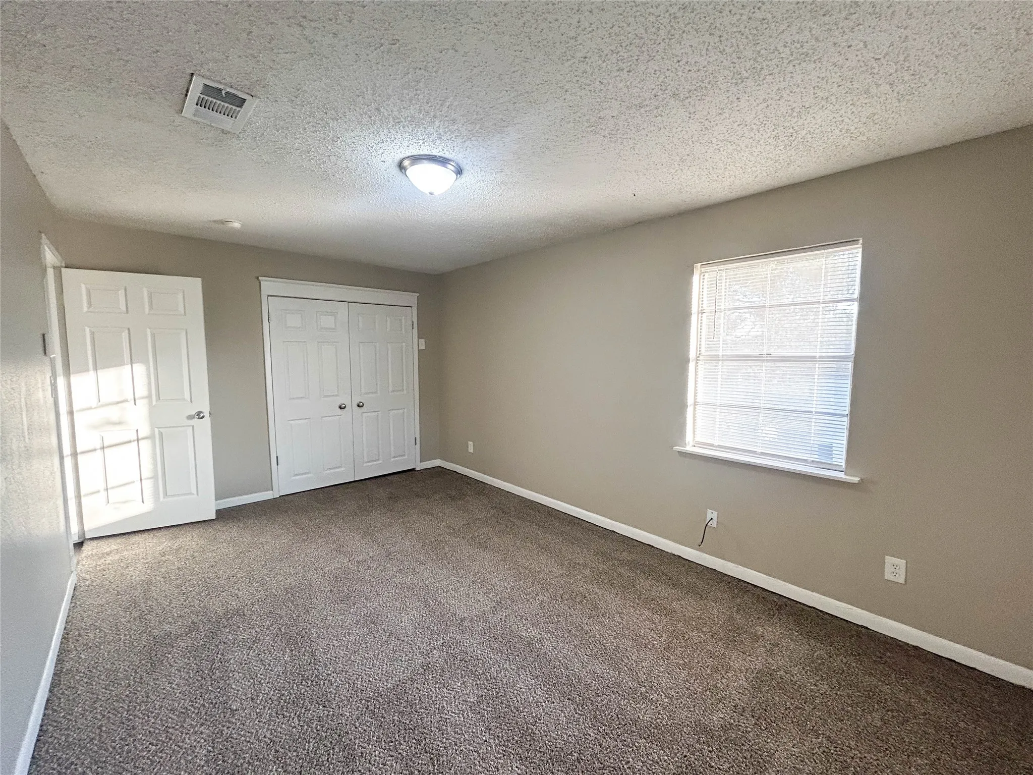 Single Family Residence For Rent in Ellis County , 1312 N Shawnee Street, Ennis, Texas 75119, 3 Bedroom, 1 Bathroom, Garage spaces, 1,014 Sqft, built in 1966, mls#21399868, Real Estate Agent in Ennis, Homes For Rent in Ellis county, Homes For Rent in Ennis, Realtor in Ennis Texas, Real Estate Brokerage Independent Realty Texas, Luminita Cordes Realtor